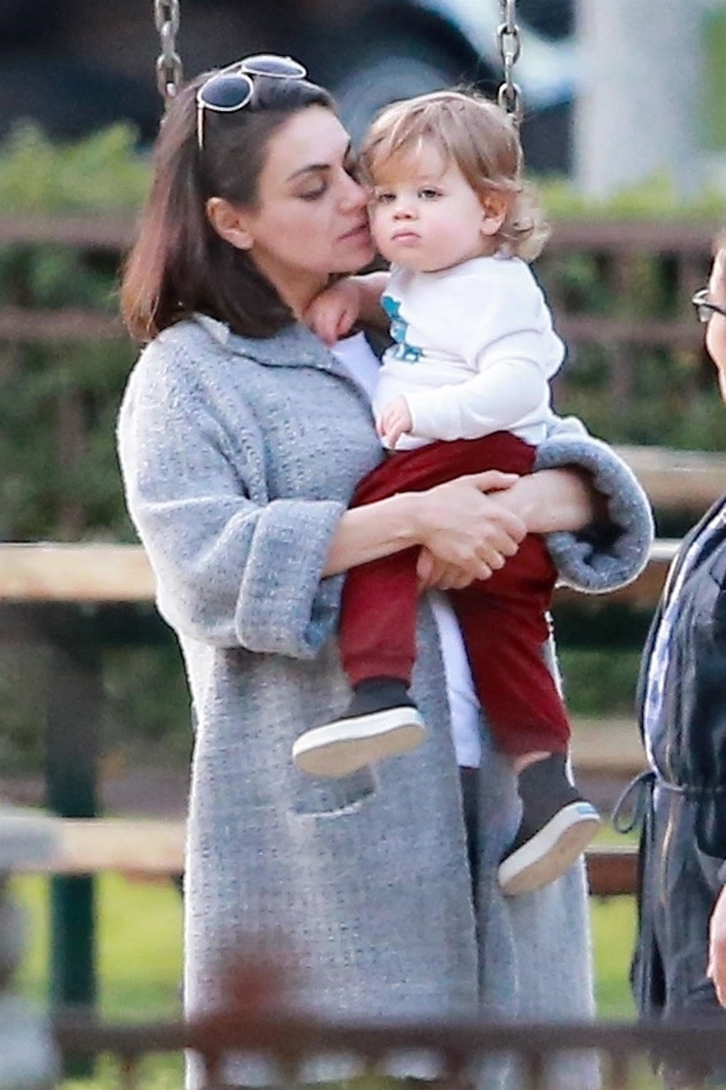 Mila Kunis sa sinom Dimitrijem