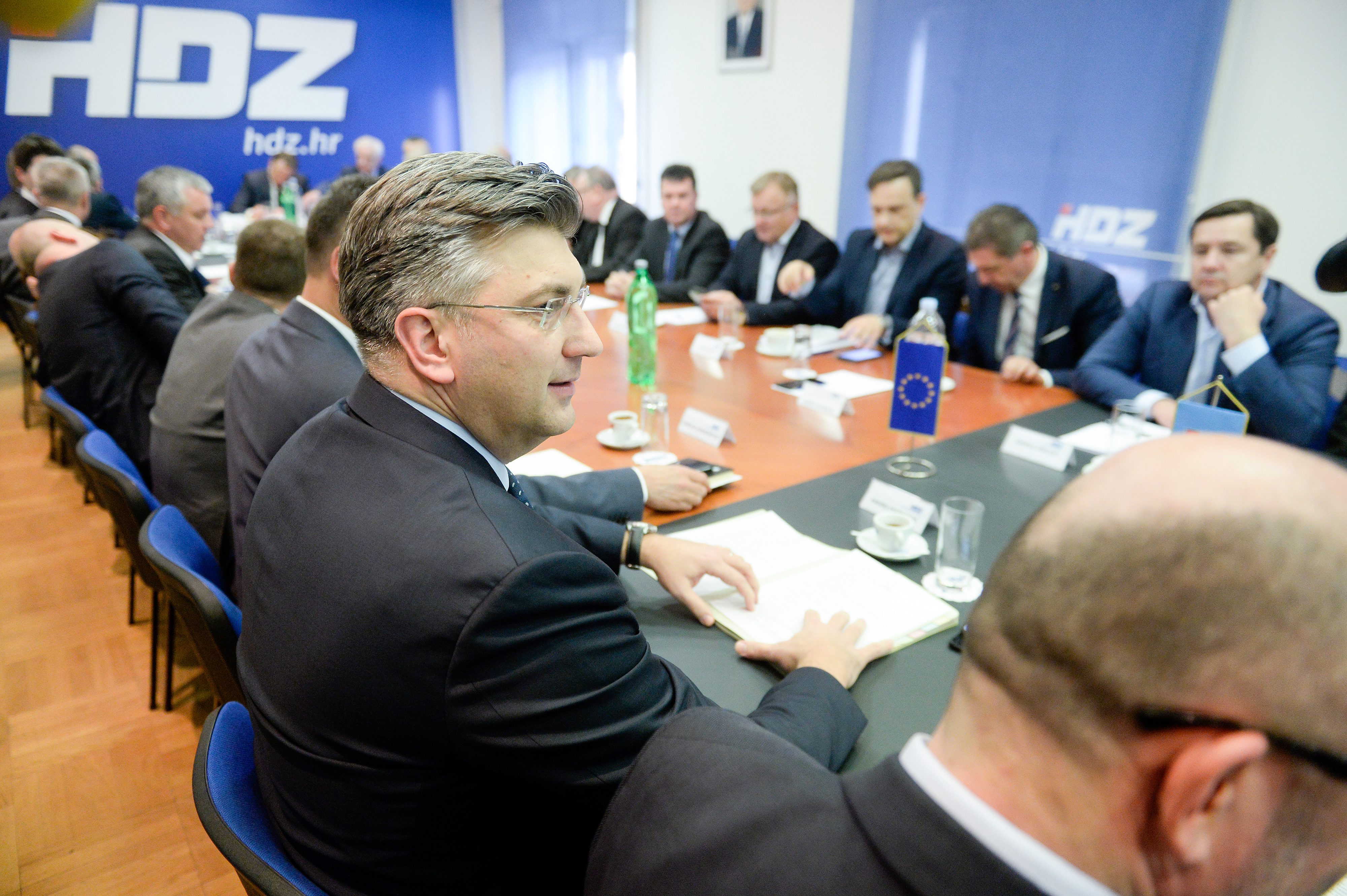 hdz_sjednica14-120318