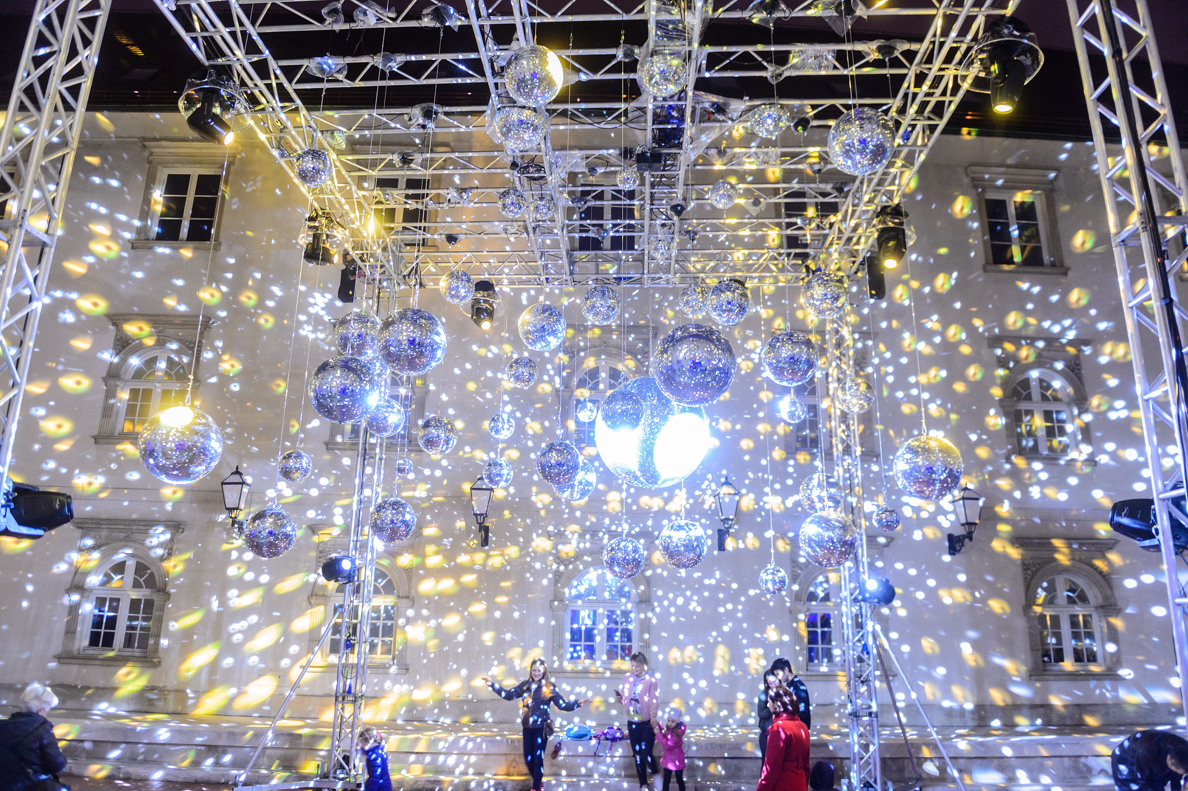 Klovićevi dvori. Otvaranje Kulturno umjetničkog projekta Festival svjetla Zagreb 2018. koji se održava od 15. do 18. ožujka na 19 lokacija povijesne gradske jezgre s atraktivnim audiovizualnim instalacijama i projekcijama.
Na fotografiji: Svjetlosna instalacija