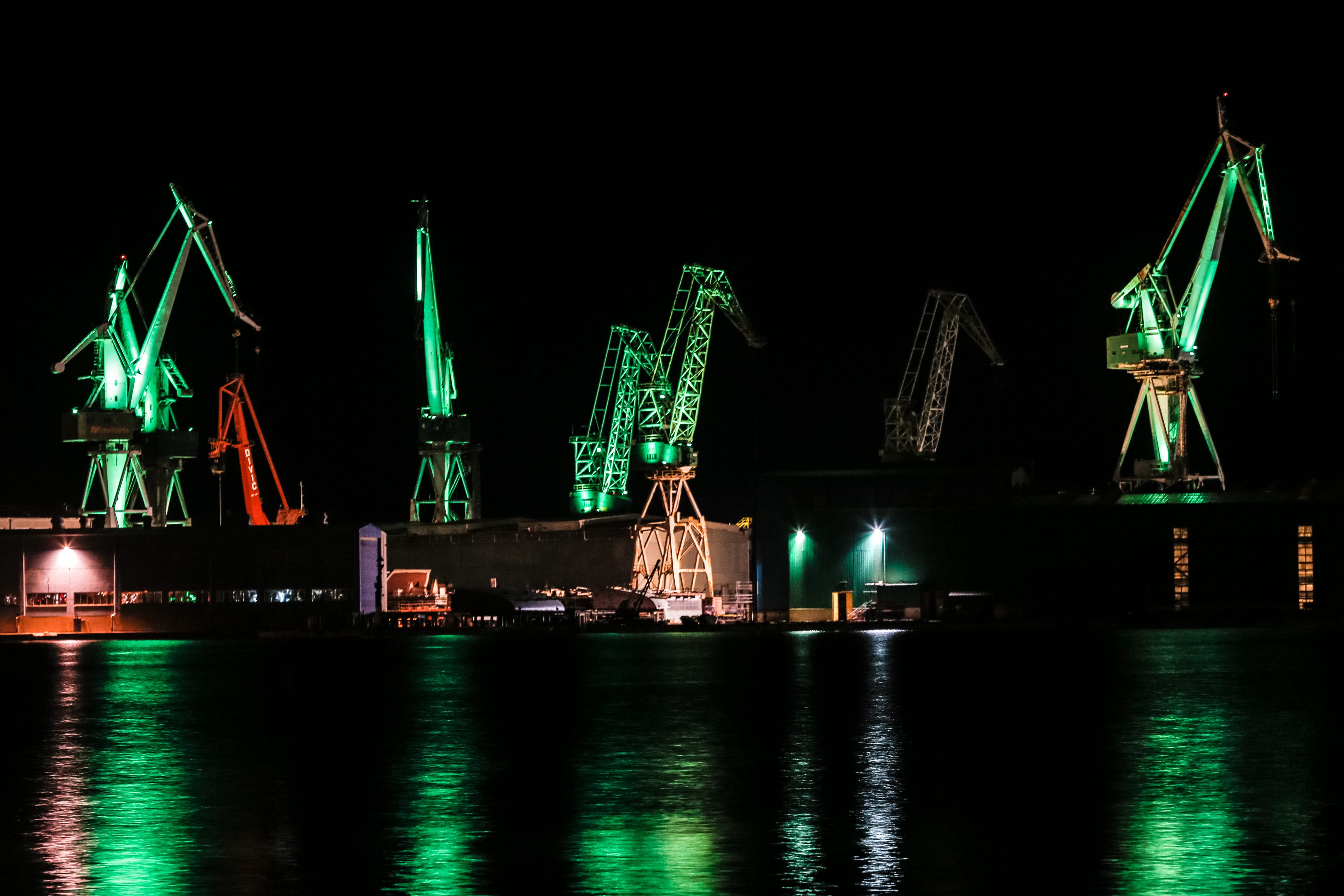 Uljanikove dizalice u Puli