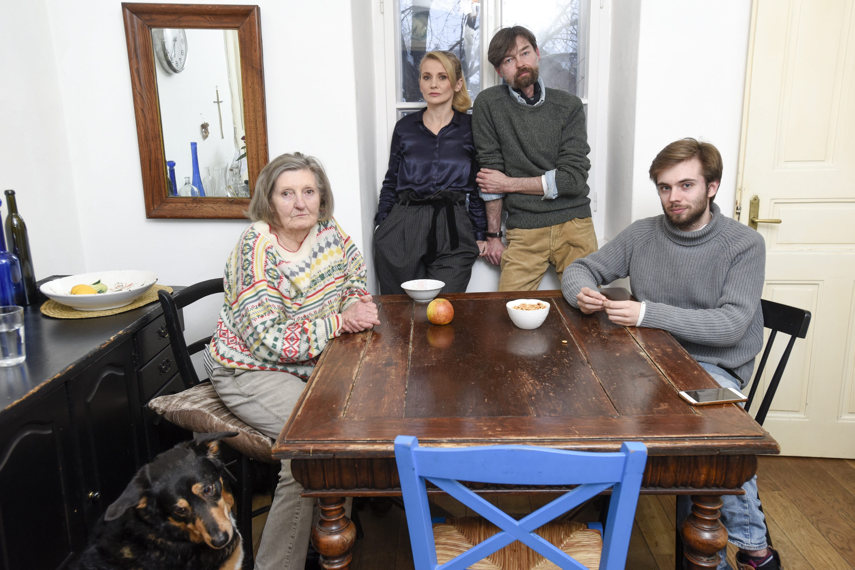 Glumica Barbara Nola koja sa svojom obitelji - suprugom Lukasom, redateljem i profesorom na Akademiji dramskih umjetnosti, dvoje djece Jakovom i Marom te osamdesetpetogodišnjom svekrvom Nenom živi u stanu u centru Zagreba bez kojeg bi, prođe li prijedlog izmjena i dopuna Zakona o najmu stanova, mogli ostati