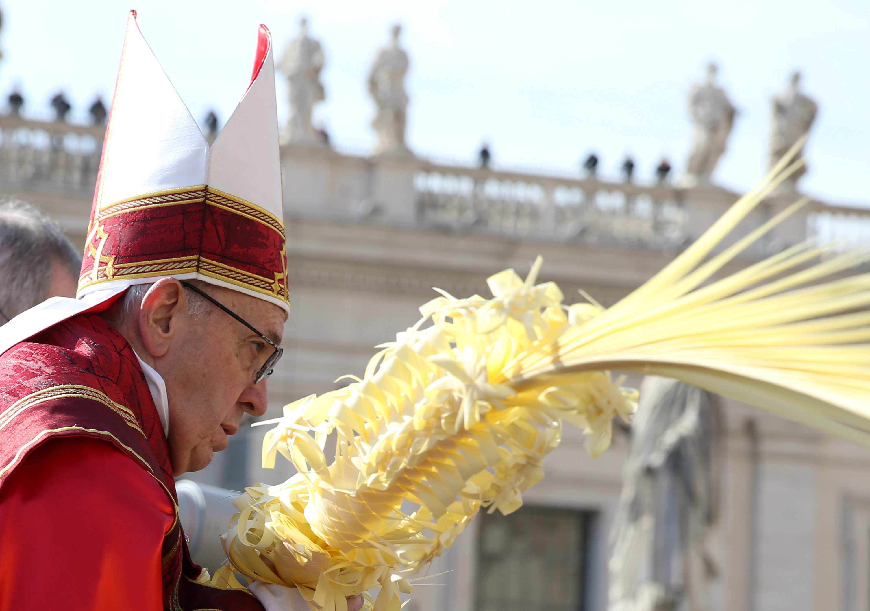 2018-03-25T100034Z_2012381946_RC1733C81F40_RTRMADP_3_RELIGION-EASTER-POPE-PALMSUNDAY