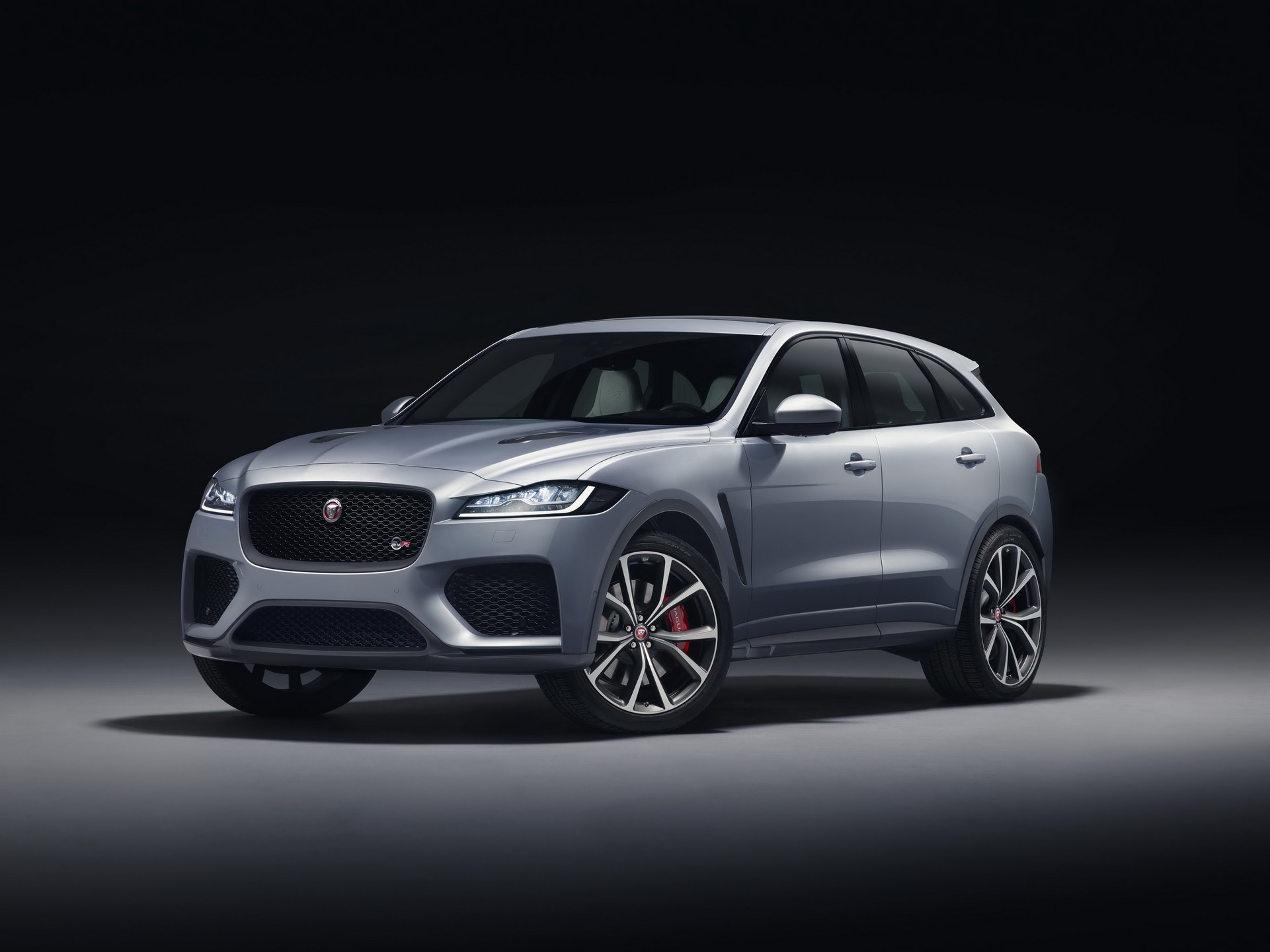 2019-Jaguar-F-Pace-SVR-001