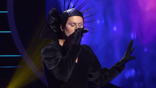 Amel Ćurić i njegova interpretacija klasika Josipe Lisac “Gdje Dunav ljubi nebo” 