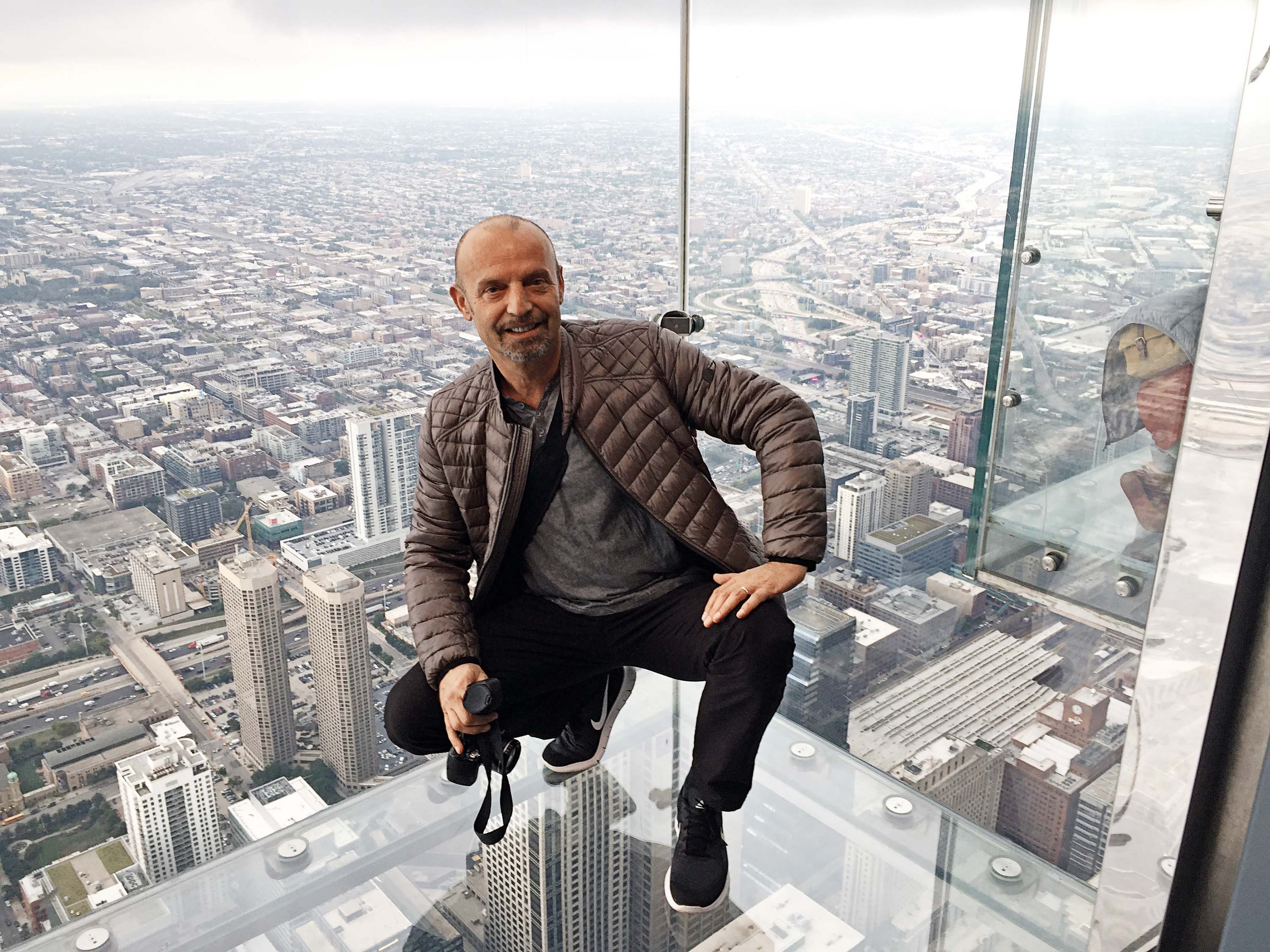 Glumac na vrhu Sears Towera, drugog najvišeg nebodera u SAD-u, s kojeg se pogled pruža
na čak četiri savezne države