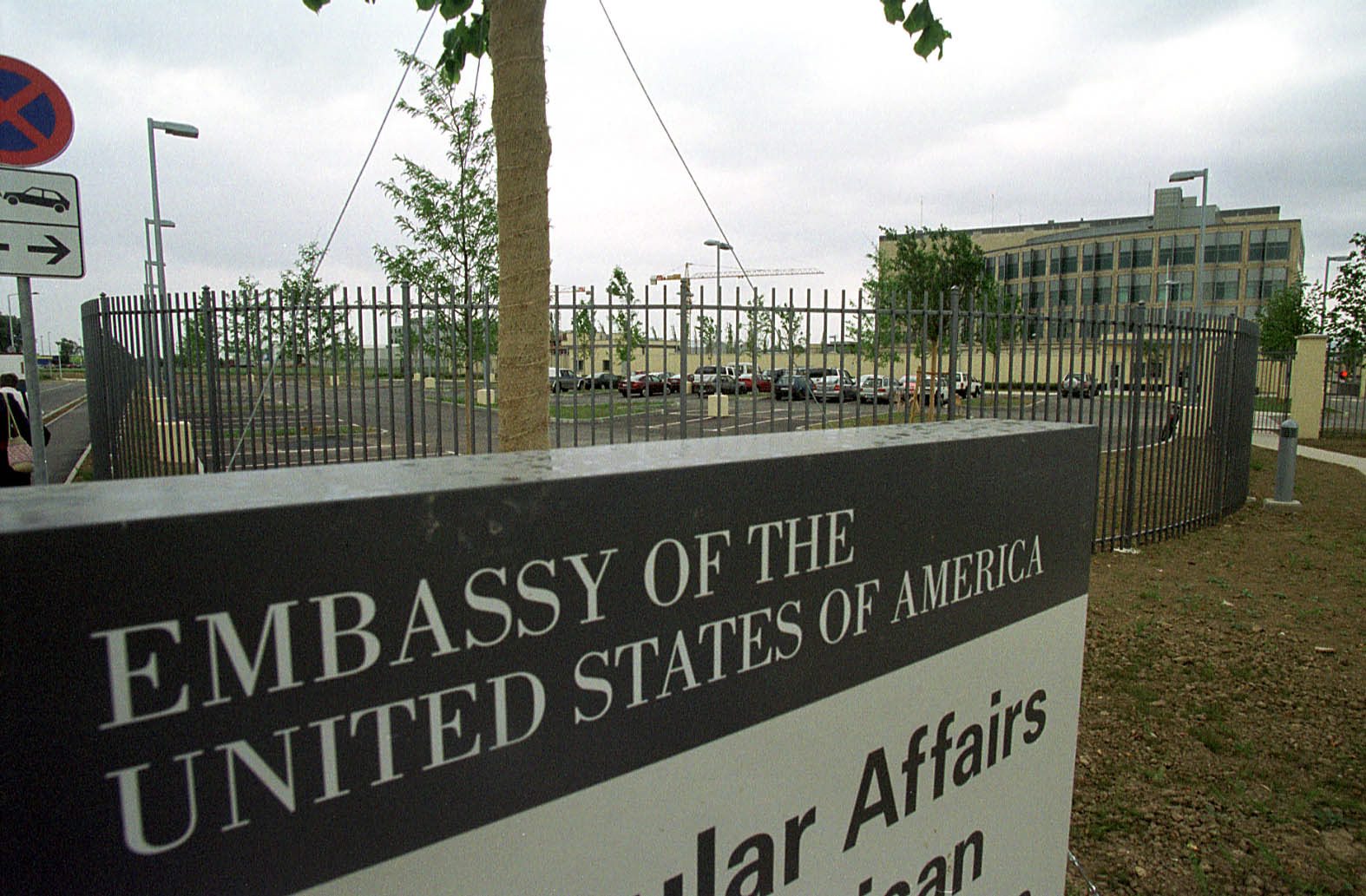 americka_ambasada52005-desk