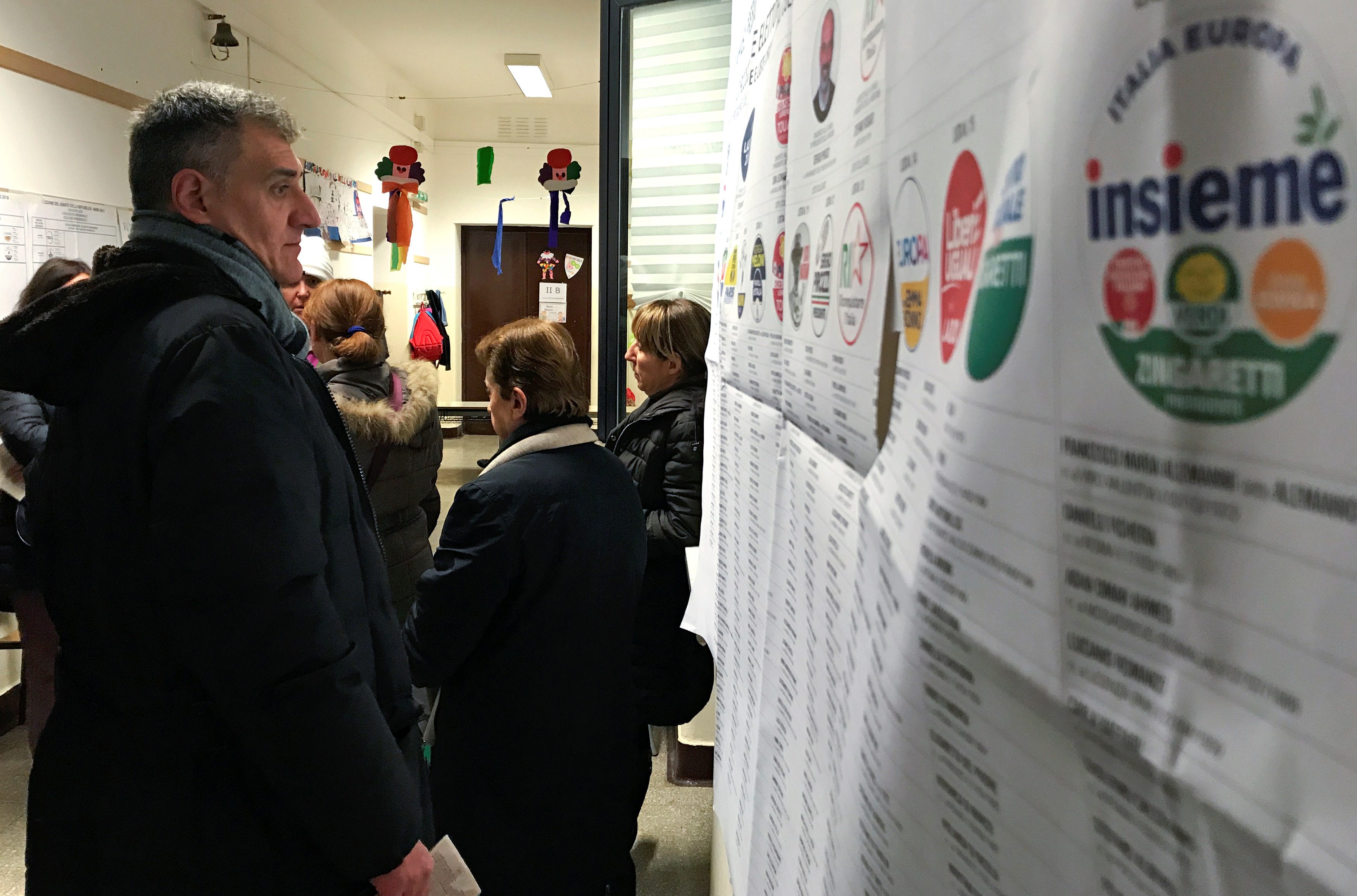 2018-03-04T192229Z_2066444322_RC19CEF9B440_RTRMADP_3_ITALY-ELECTION