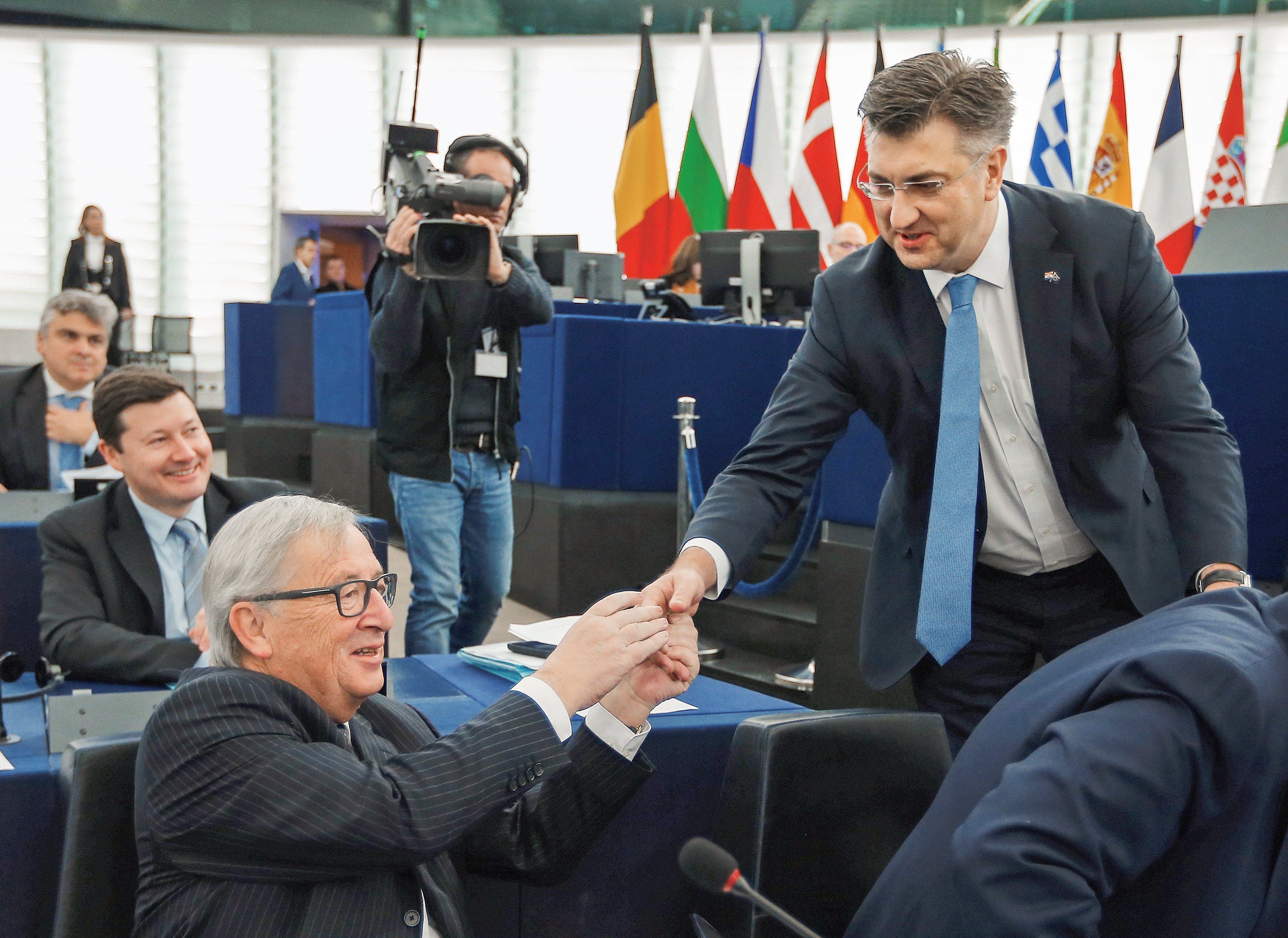 2018-02-06T093332Z-76329335