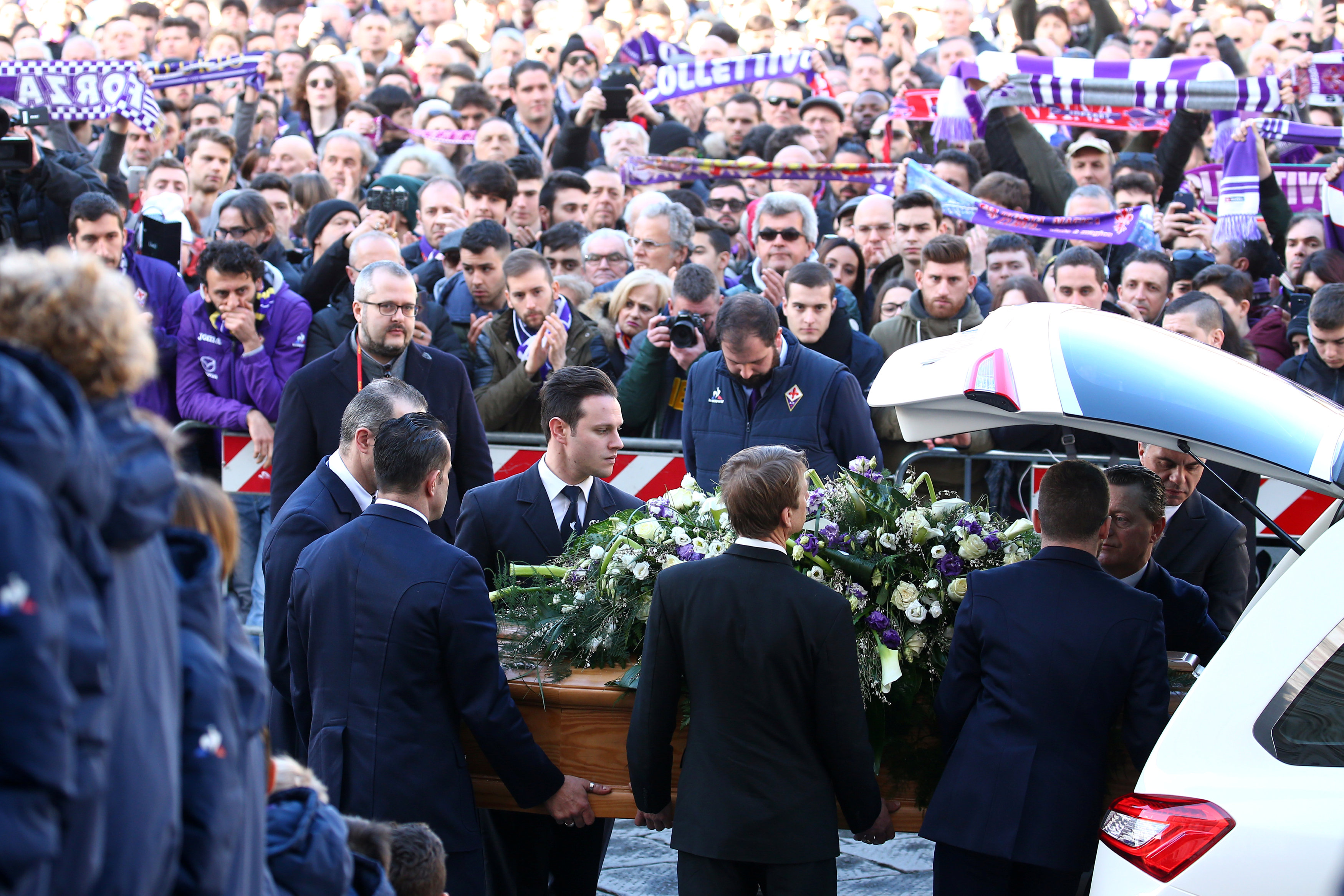 2018-03-08T102214Z_1161609815_RC16EF90EBD0_RTRMADP_3_SOCCER-ITALY-ASTORI-FUNERAL