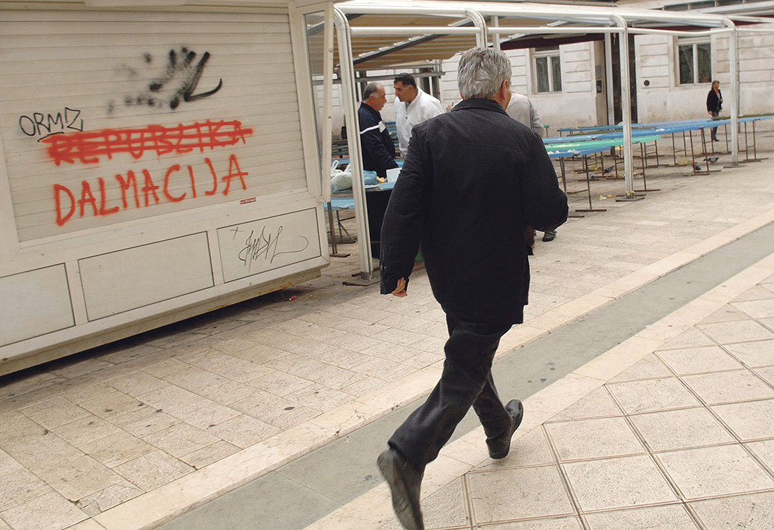 Kada je 2010. godine  ugledao fotoreportera Feđu Klarića u Marmontovoj ulici, Dragojević je počeo bježati