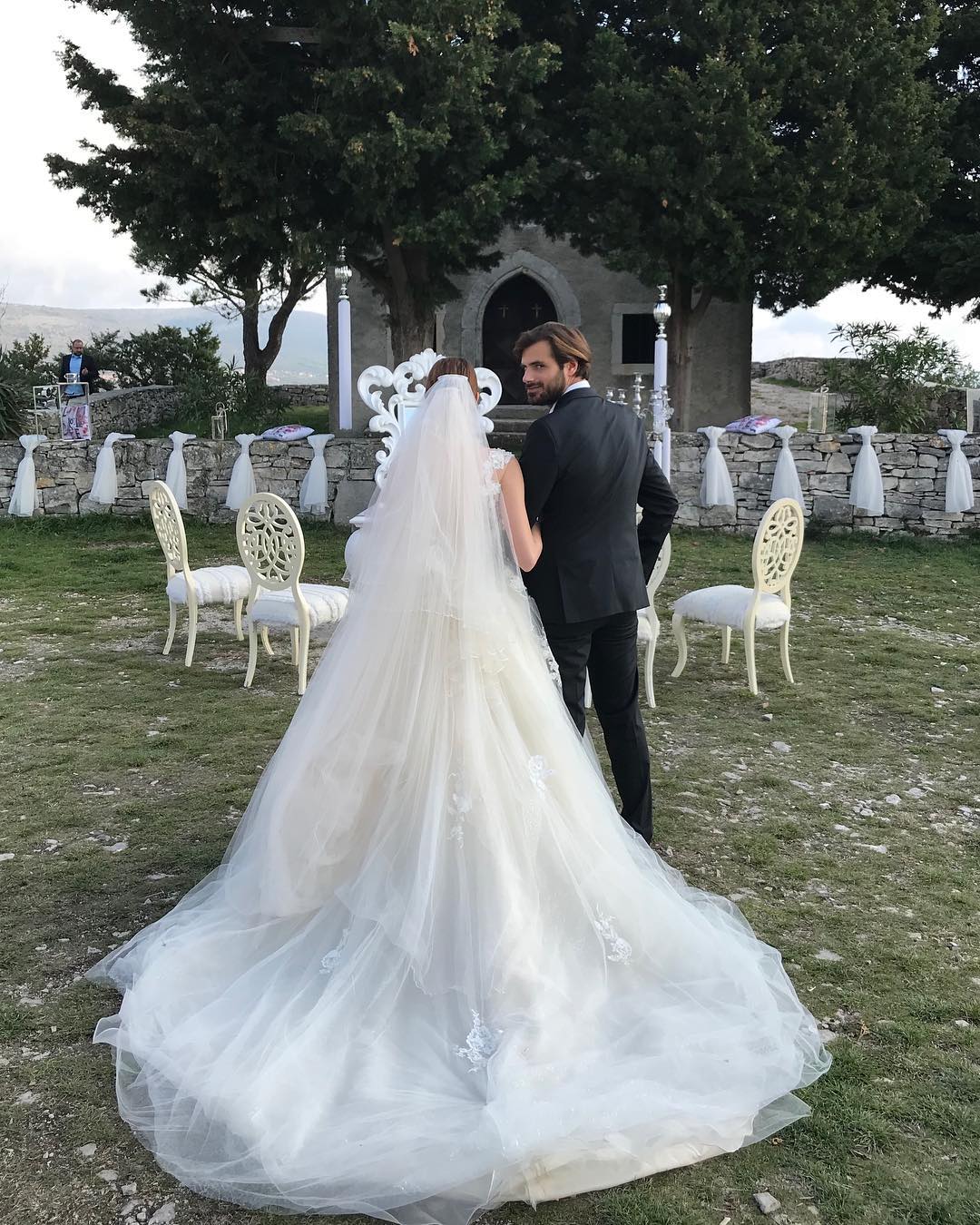 Stjepan Hauser pred oltarom