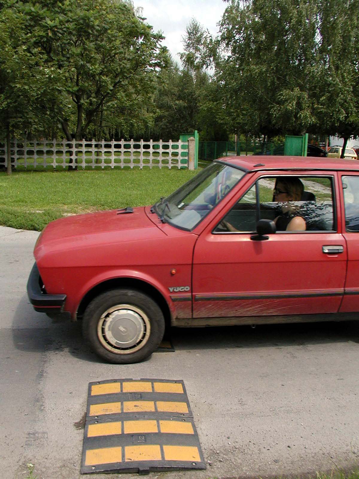 SB-lezeci_policajci2908-pok