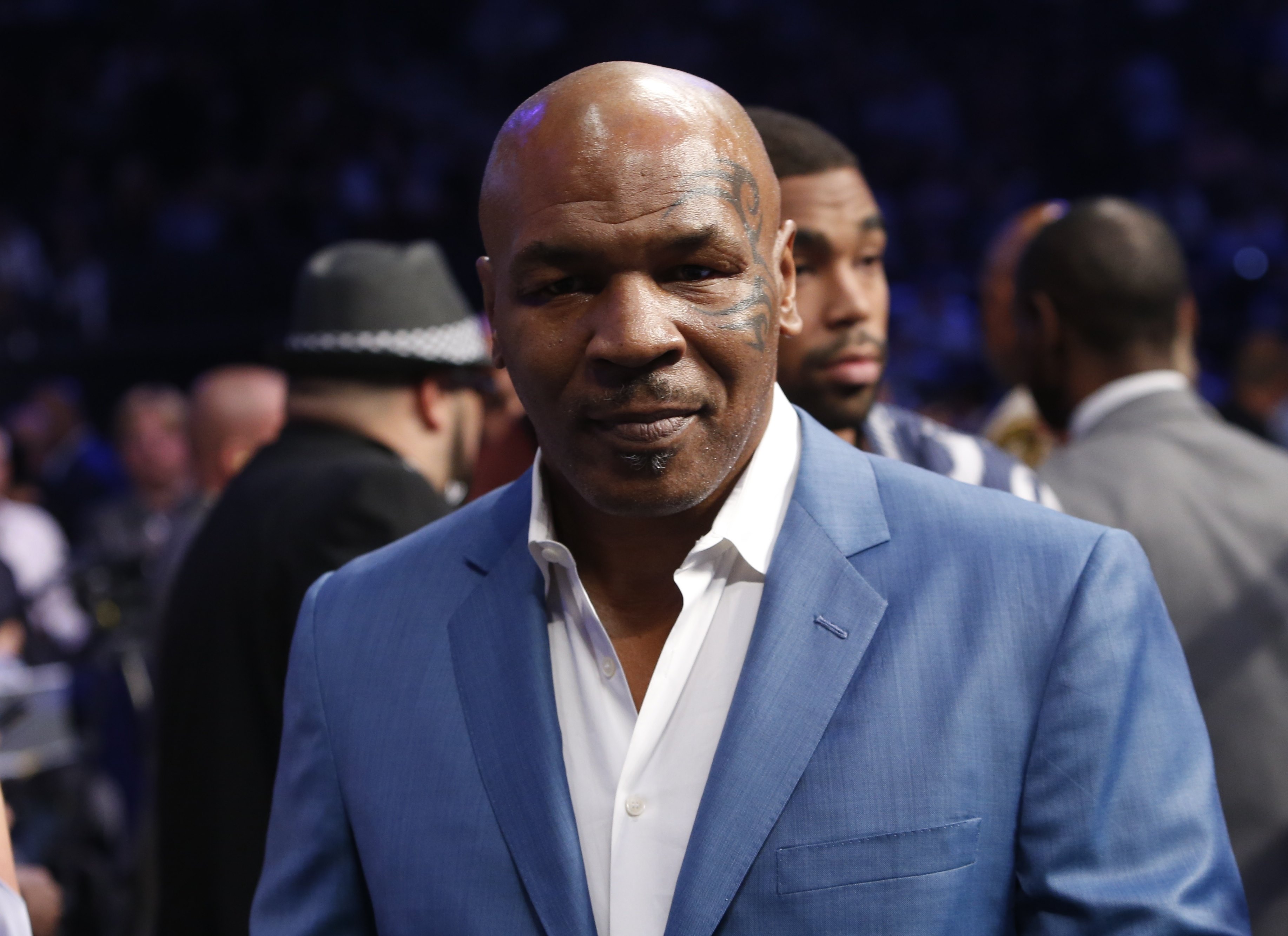 2017-08-27T051223Z_1031887043_HP1ED8R0EGM81_RTRMADP_3_BOXING-MAYWEATHER-MCGREGOR