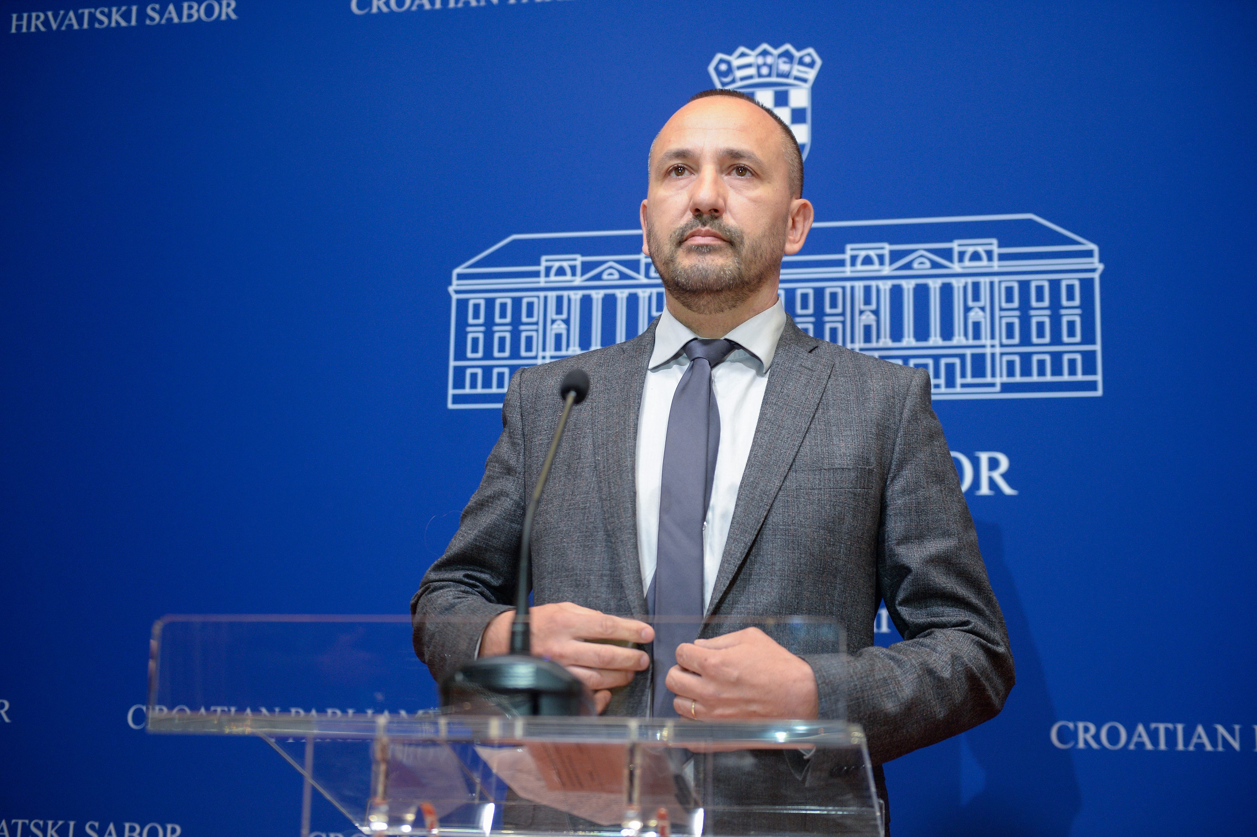 zekanovic_press2-110418