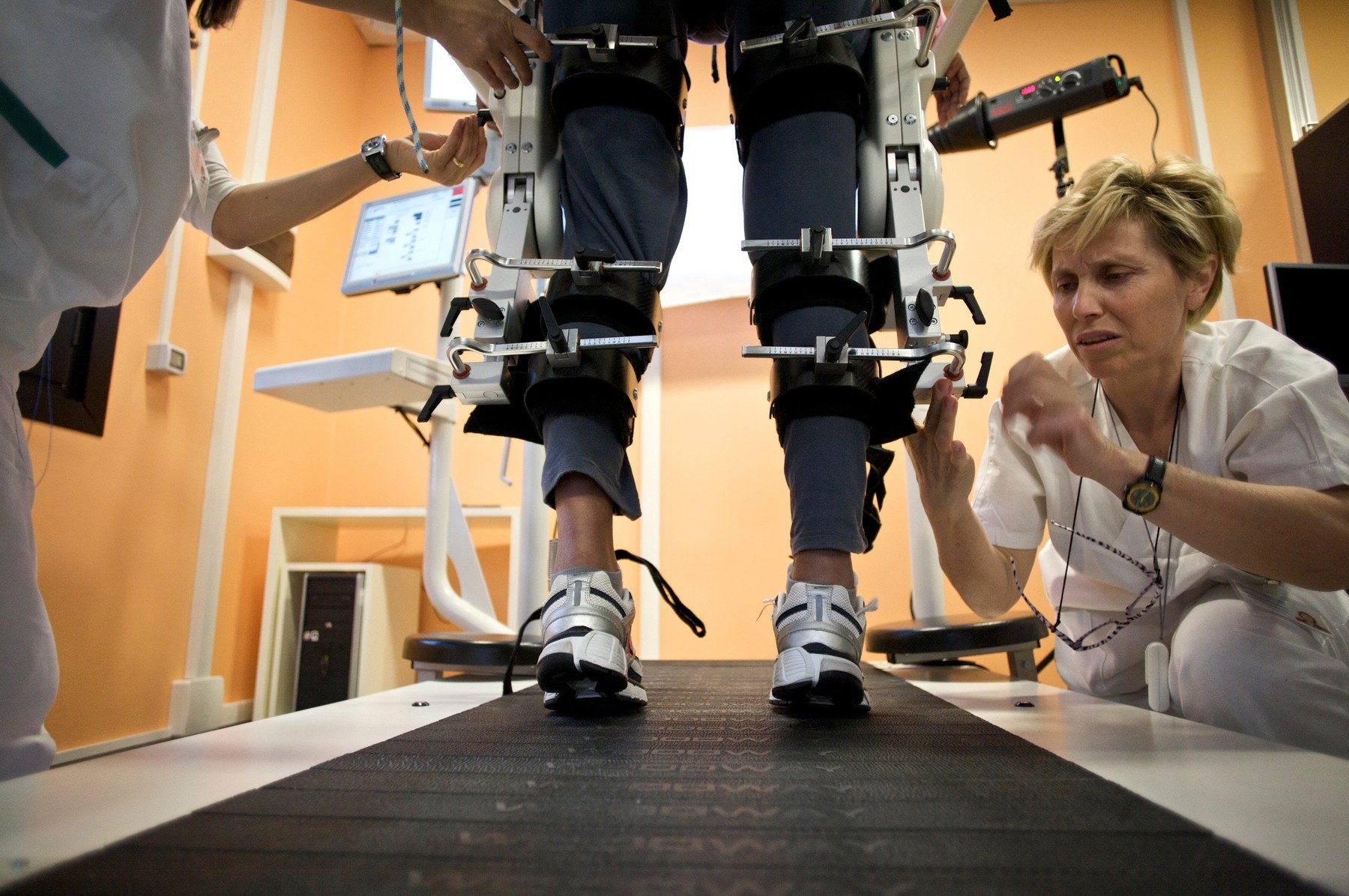 Ilustracija: pacijent koji boluje od Parkinsonove bolesti na terapiji