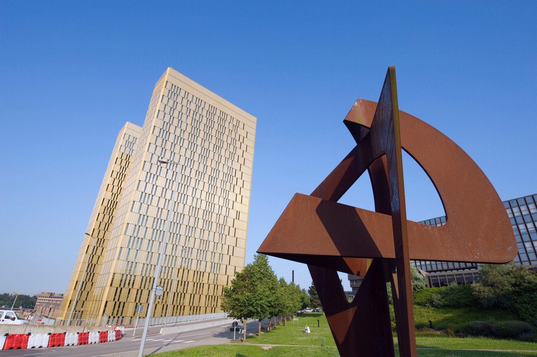 Kirchberg Plateau u Luksemburgu, u pozadini zgrada Europskog suda (Sud EU)