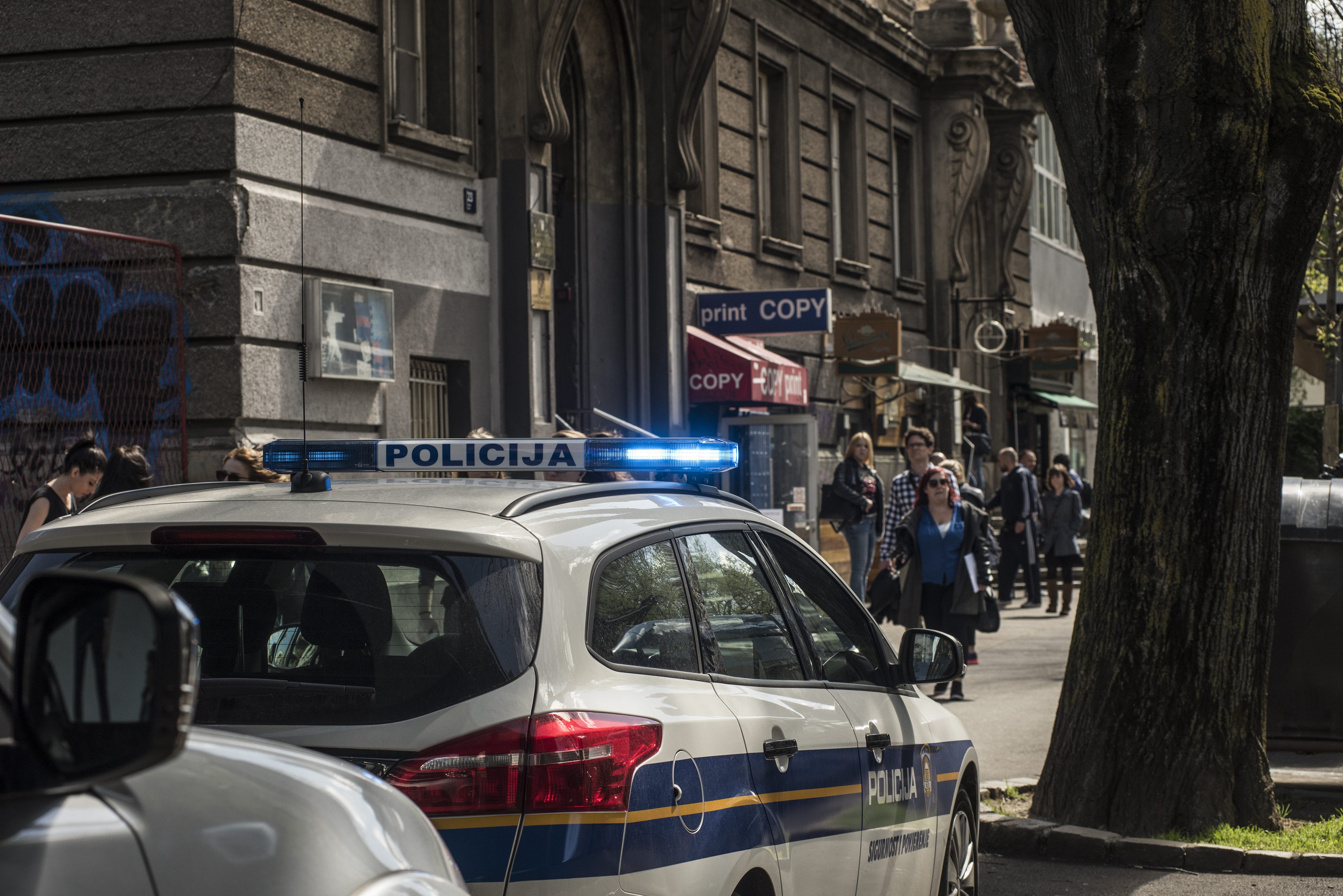Na ulici ispred Studentskog centra u Savskoj doslo je do tučnjave nekoliko mladića