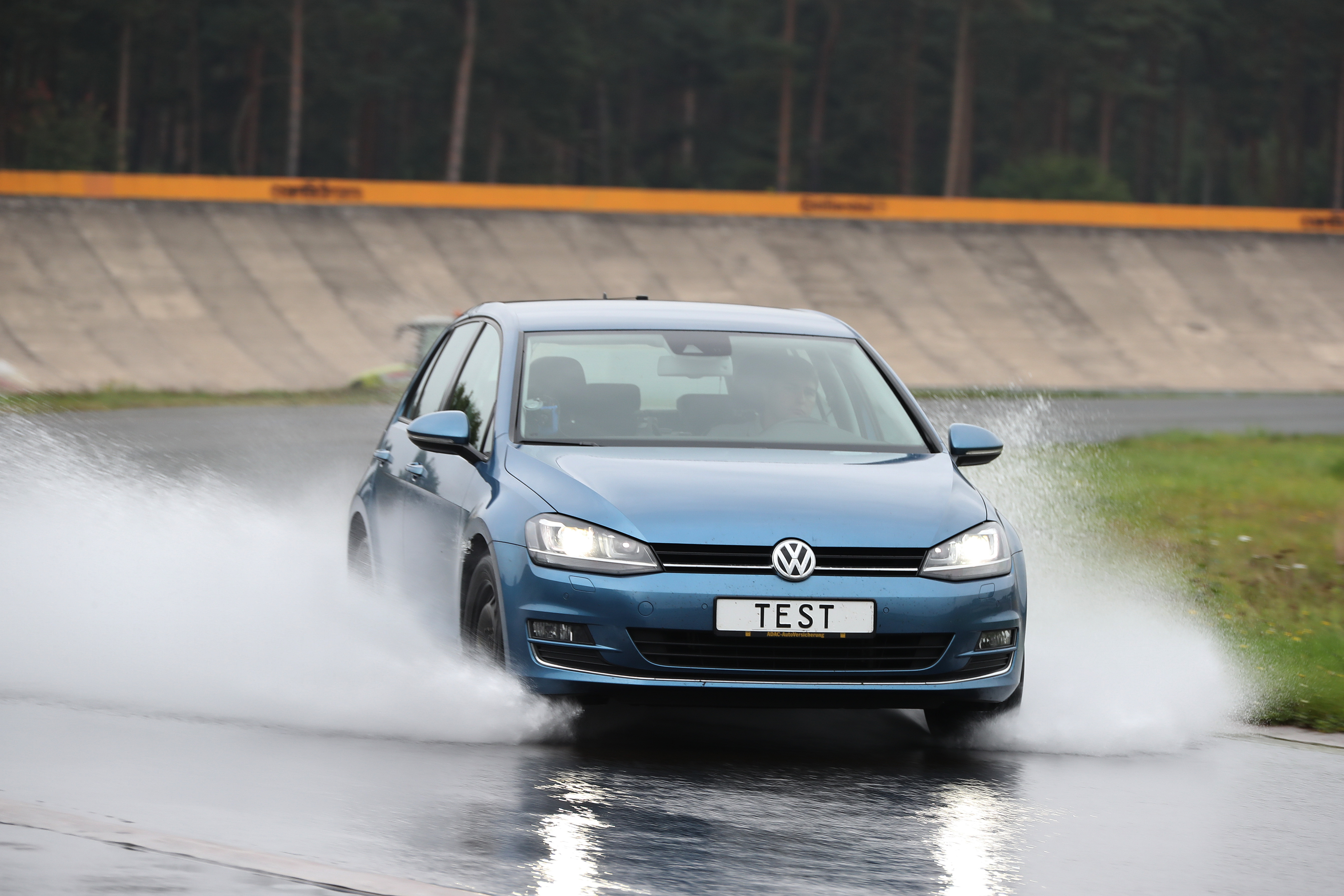 adac-ev_technik_sommerreifen4