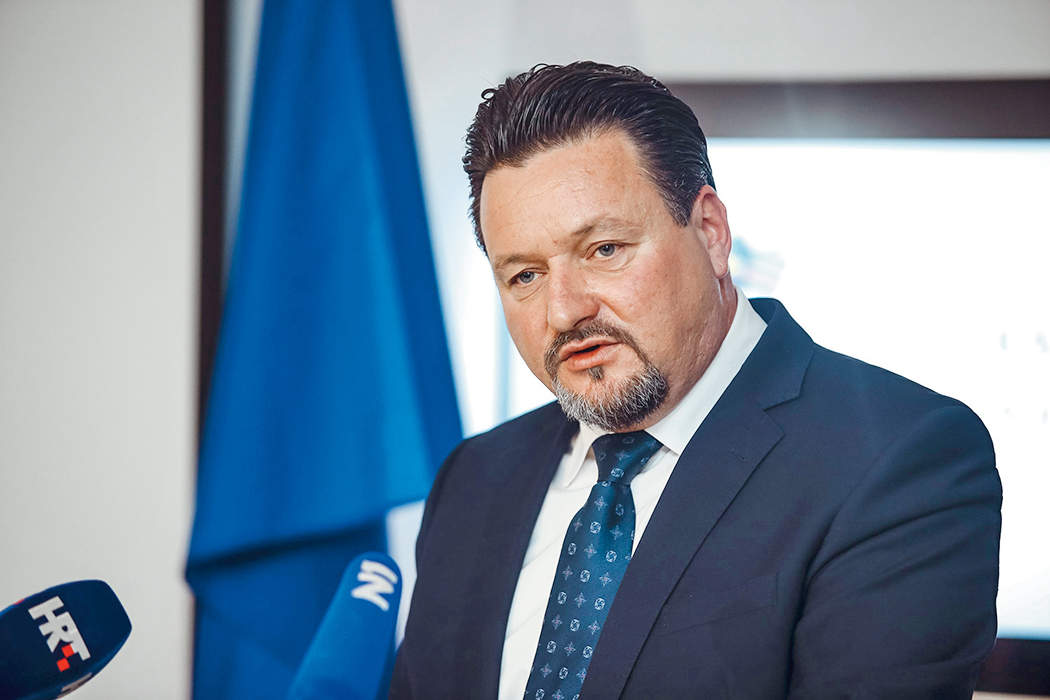 Ministar Lovro Kuščević