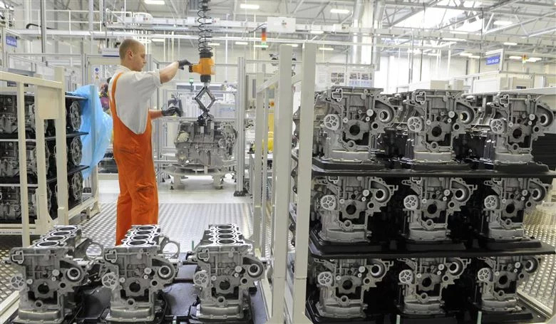 Radnik u slovačkoj tvornici automobila Kia