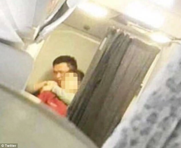 4B2EE66900000578-5617563-image-m-13_1523801687242