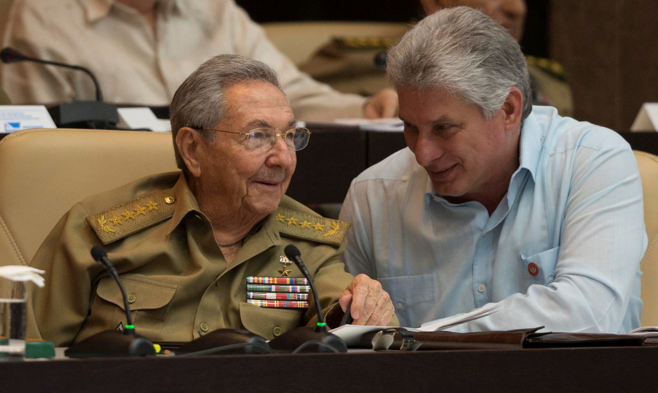 Raul Castro i Miguel Diaz-Canel 