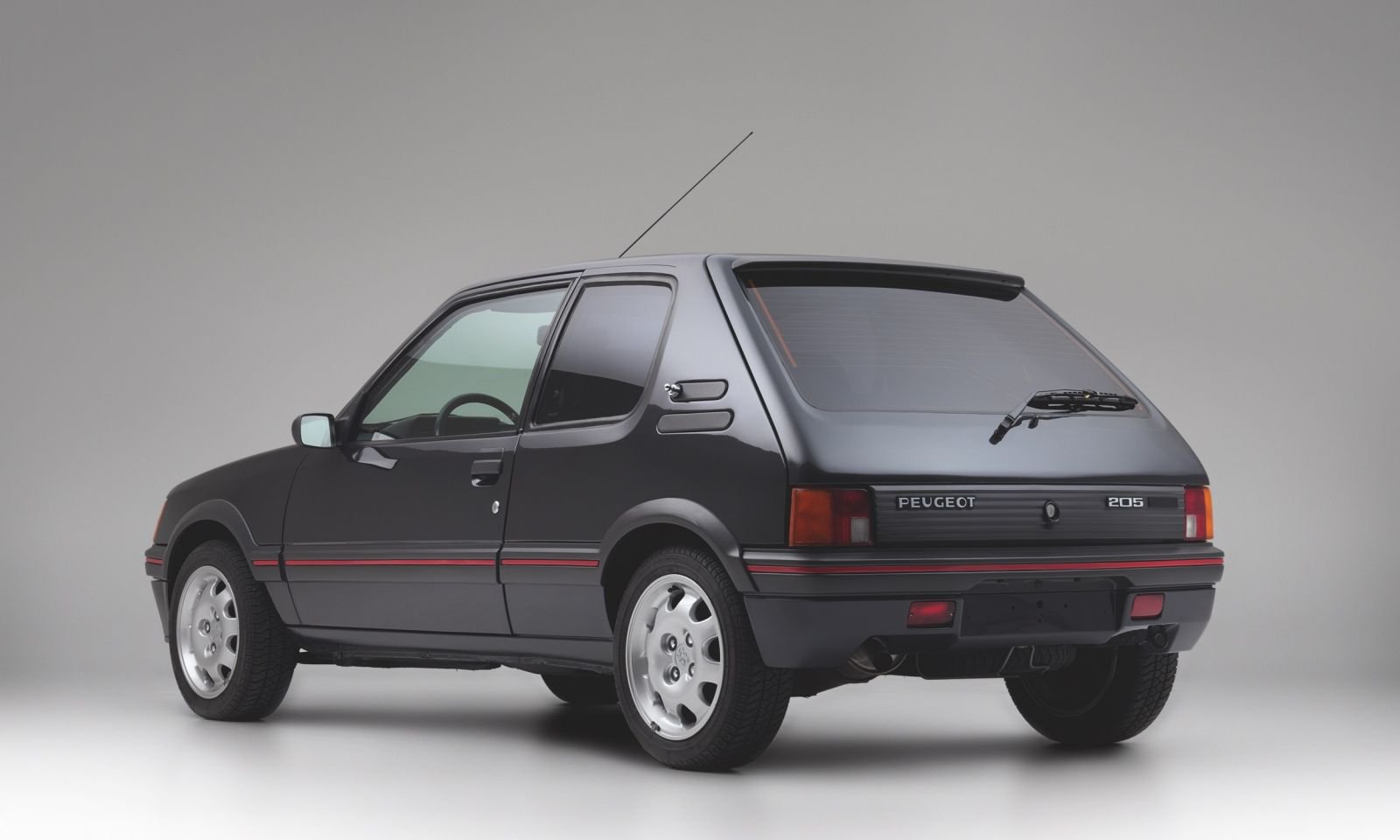 Peugeot-205-GTI-Armor-10