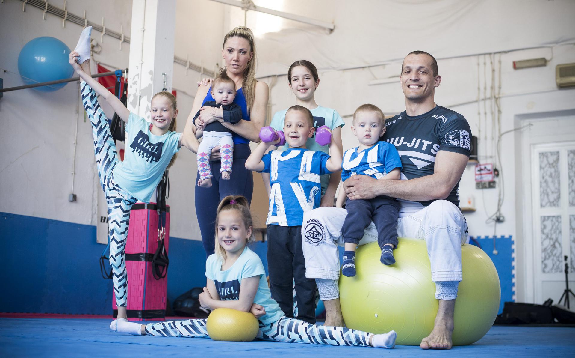 Tanja i Danko Uglešić s obitelji