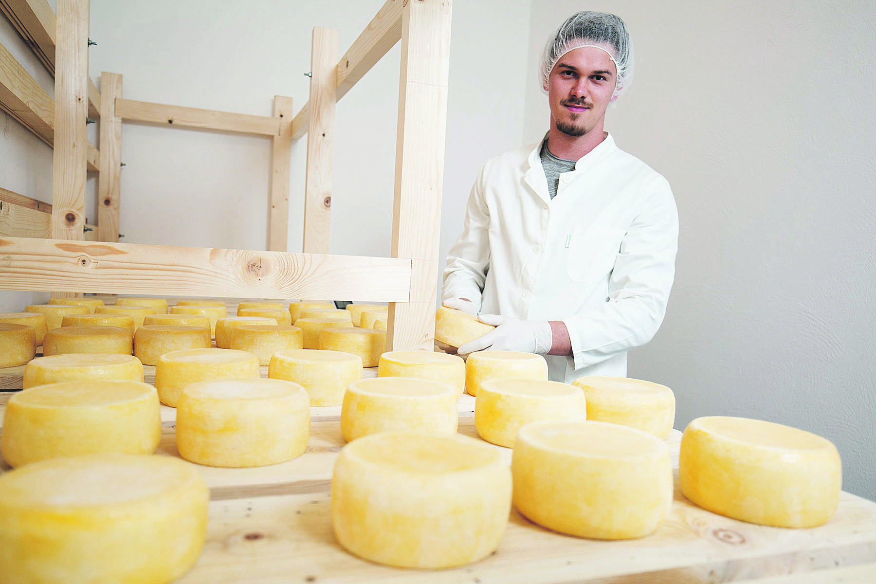 Ivan Gašić sa svojim polutvrdim sirevima