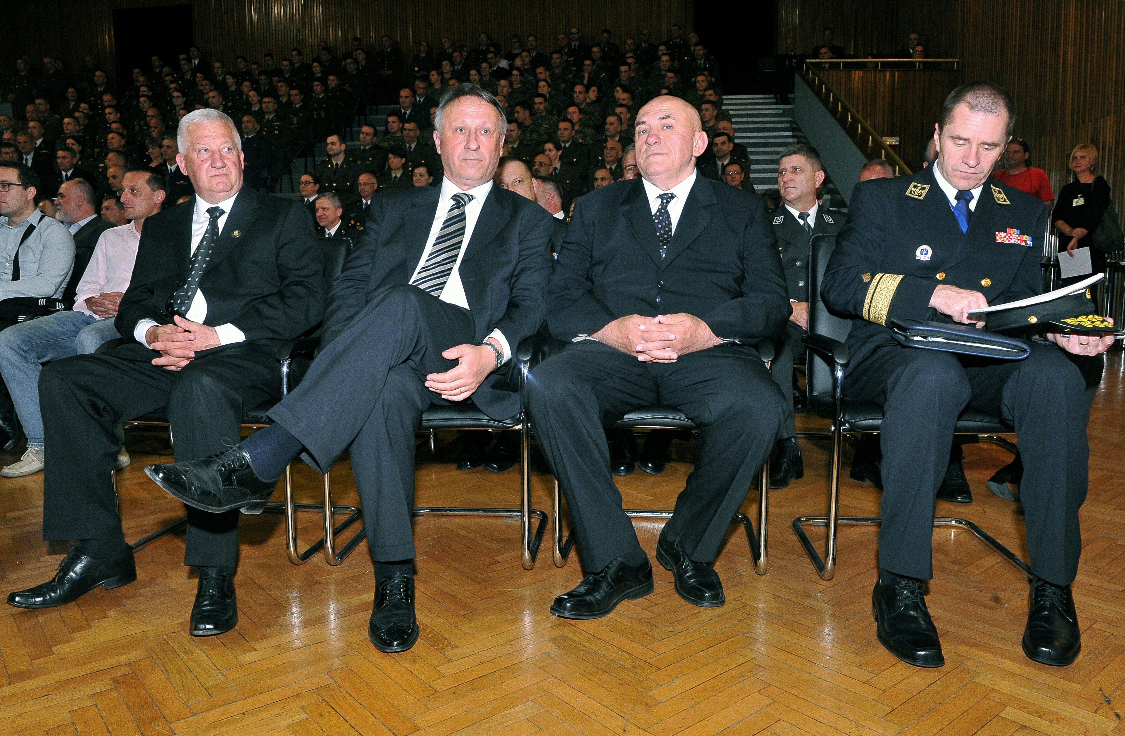 Povodom 15. godišnjice smrti ratnog načelnika Glavnog stožera Oružanih snaga RH stožernog generala Janka Bobetka u časničkom domu održao se okrugli stol na temu Sjećanje na stožernog generala Janka Bobetka. 