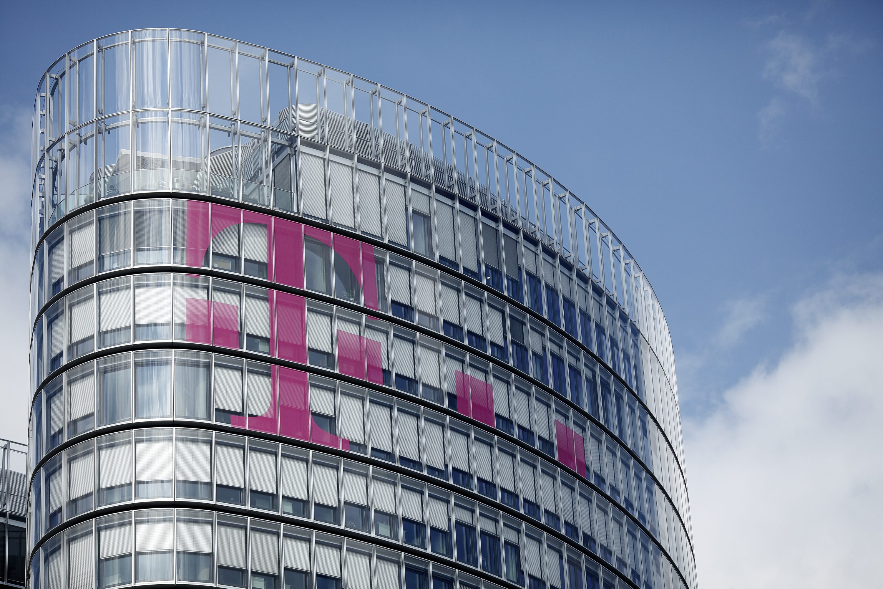 Sky Office Tower, logo HT-a