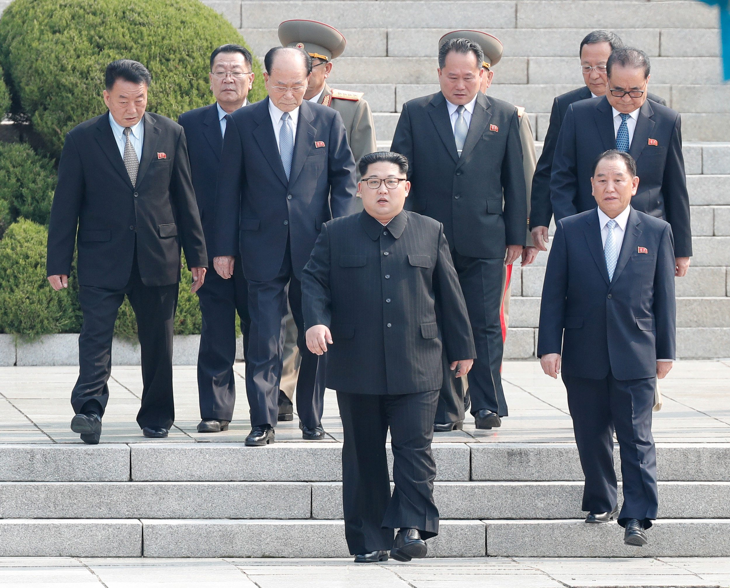 2018-04-27T015435Z_1635669151_RC1E0682D240_RTRMADP_3_NORTHKOREA-SOUTHKOREA-SUMMIT
