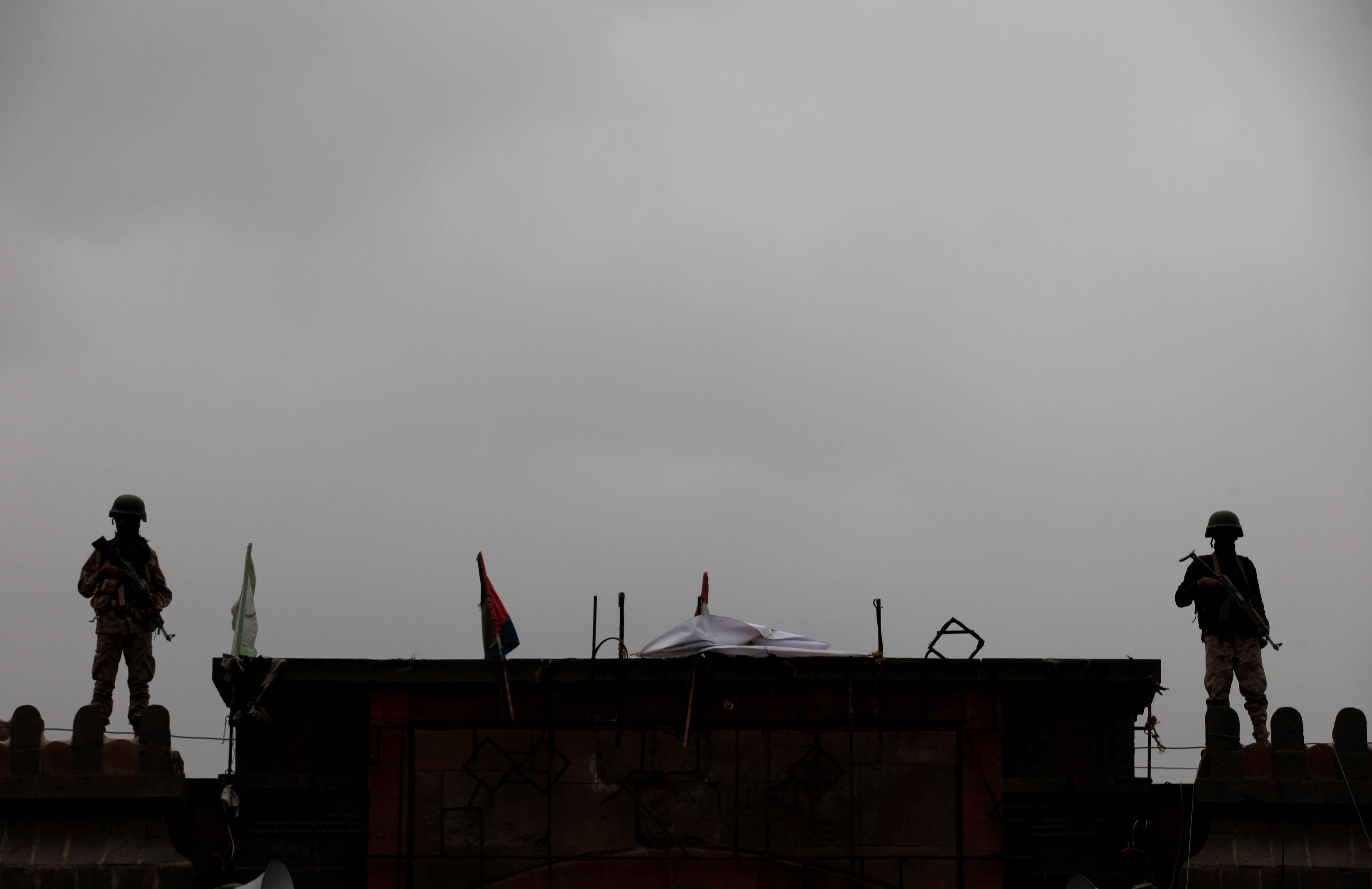 2018-04-02T165947Z_1216150181_RC1B82663090_RTRMADP_3_YEMEN-SECURITY