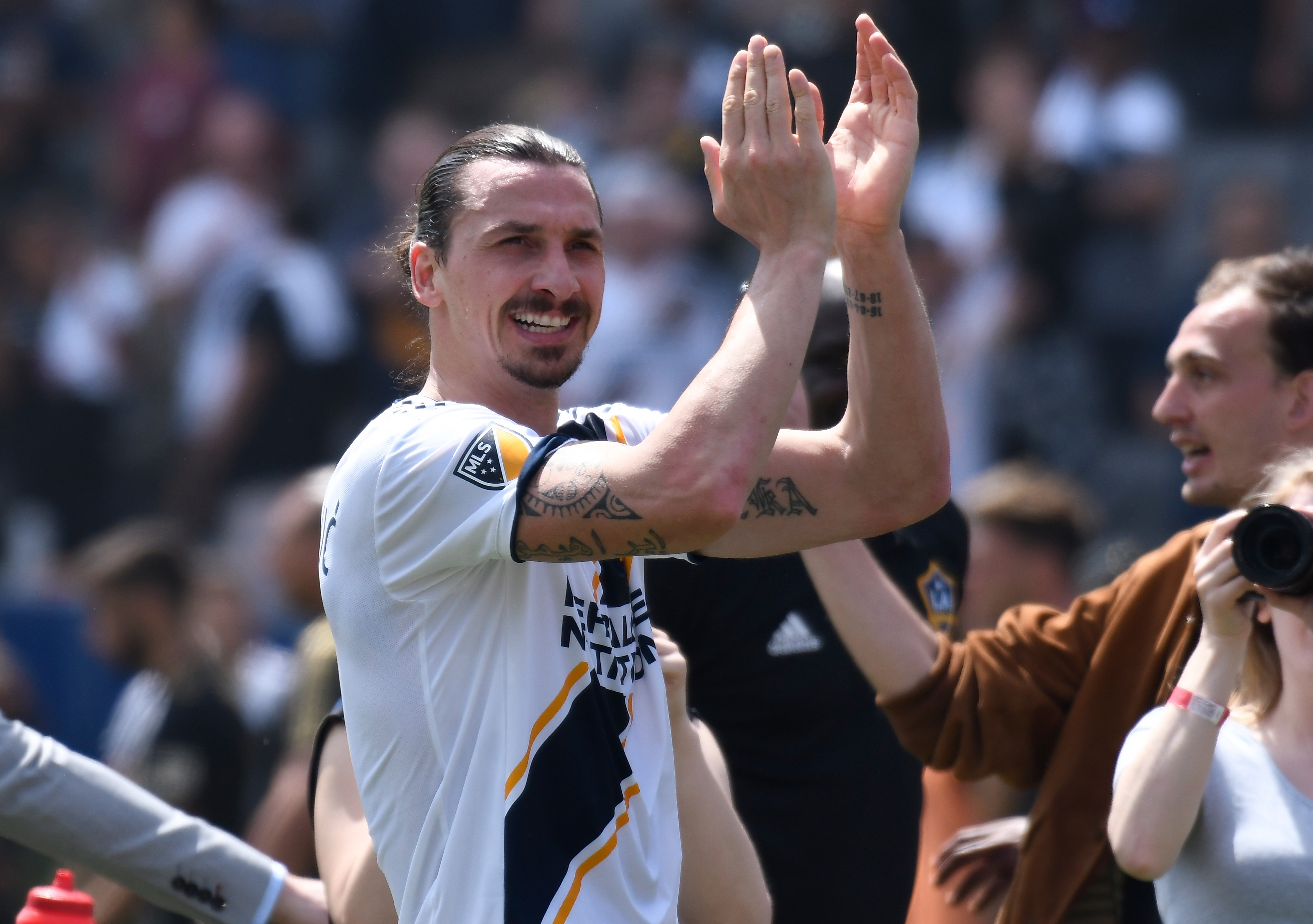 2018-03-31T212628Z_822737552_NOCID_RTRMADP_3_MLS-LOS-ANGELES-FC-AT-LOS-ANGELES-GALAXY