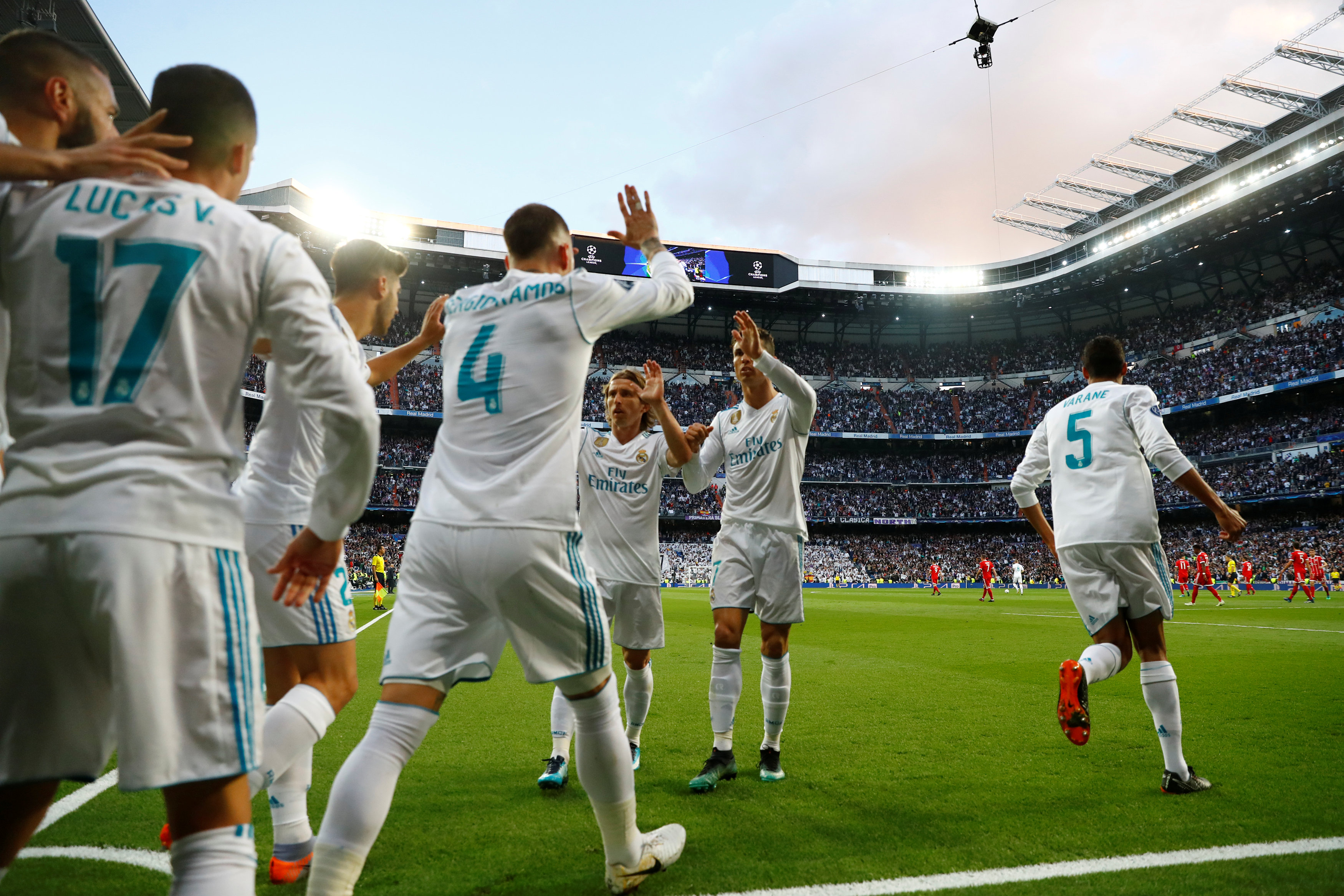 2018-05-01T192519Z_1051146244_RC1110121E00_RTRMADP_3_SOCCER-CHAMPIONS-MAD-BAY