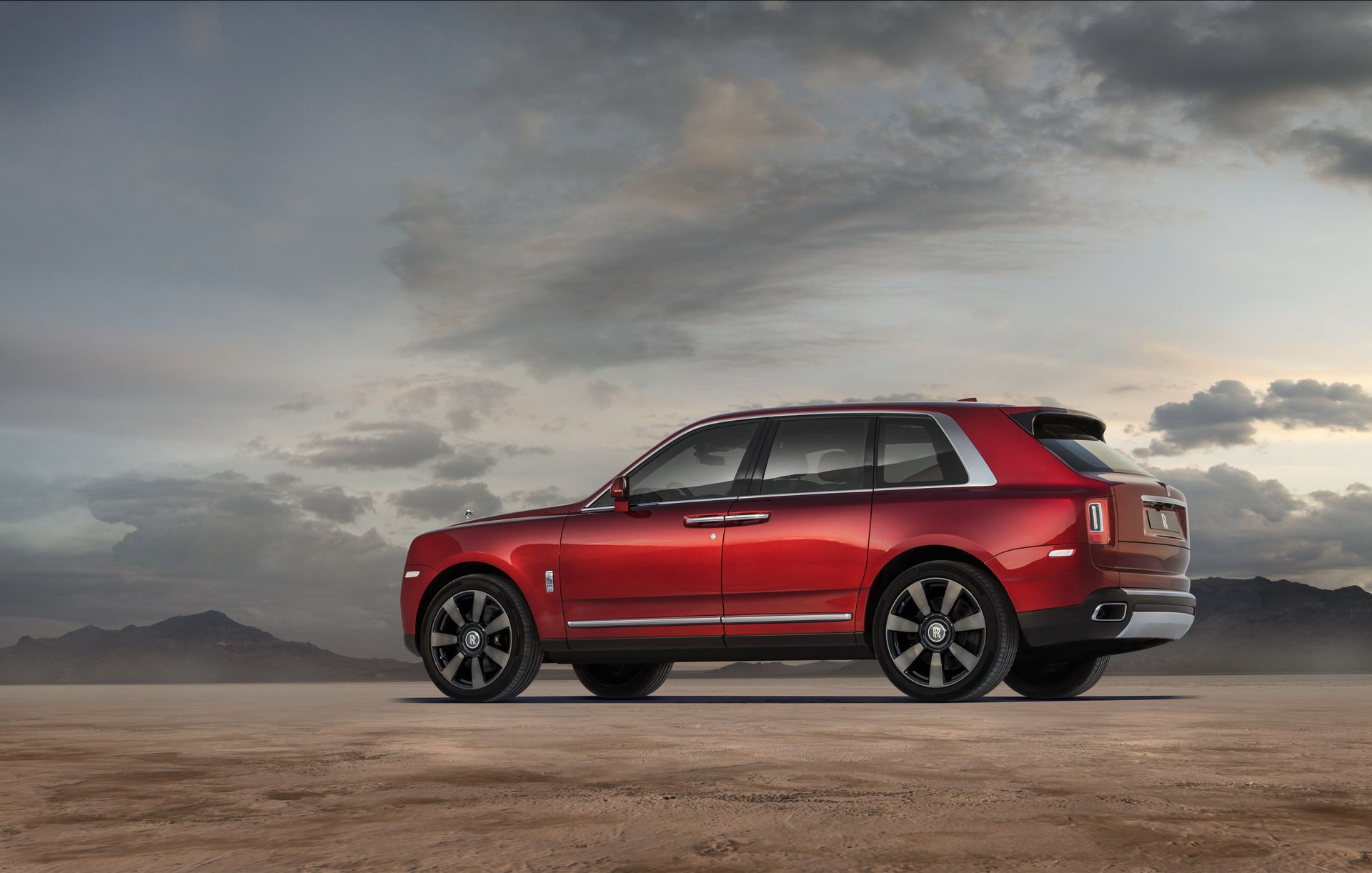 Rolls-Royce-Cullinan-1-1