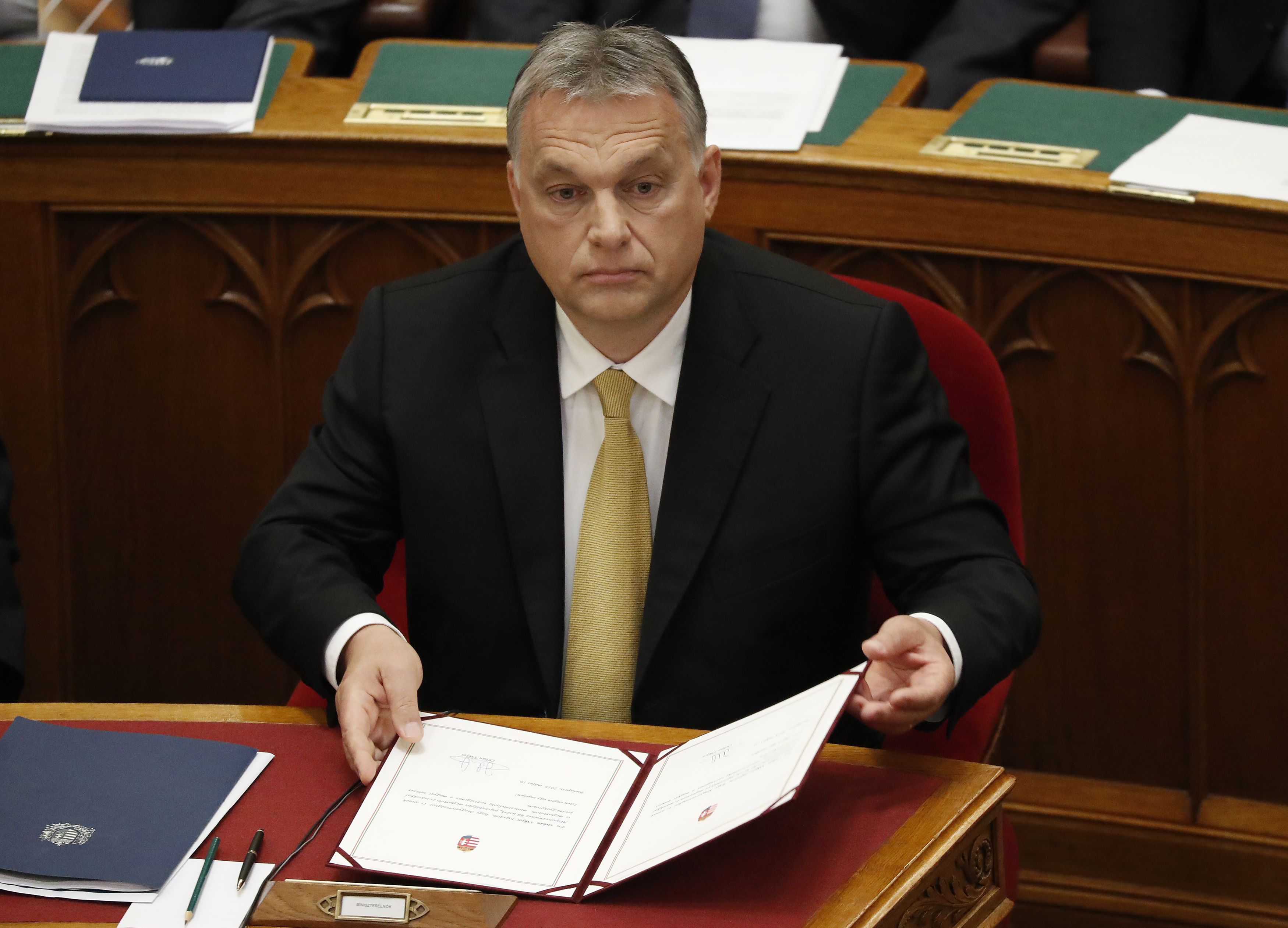 2018-05-10T130436Z_7126105_UP1EE5A10BNBK_RTRMADP_3_HUNGARY-ORBAN