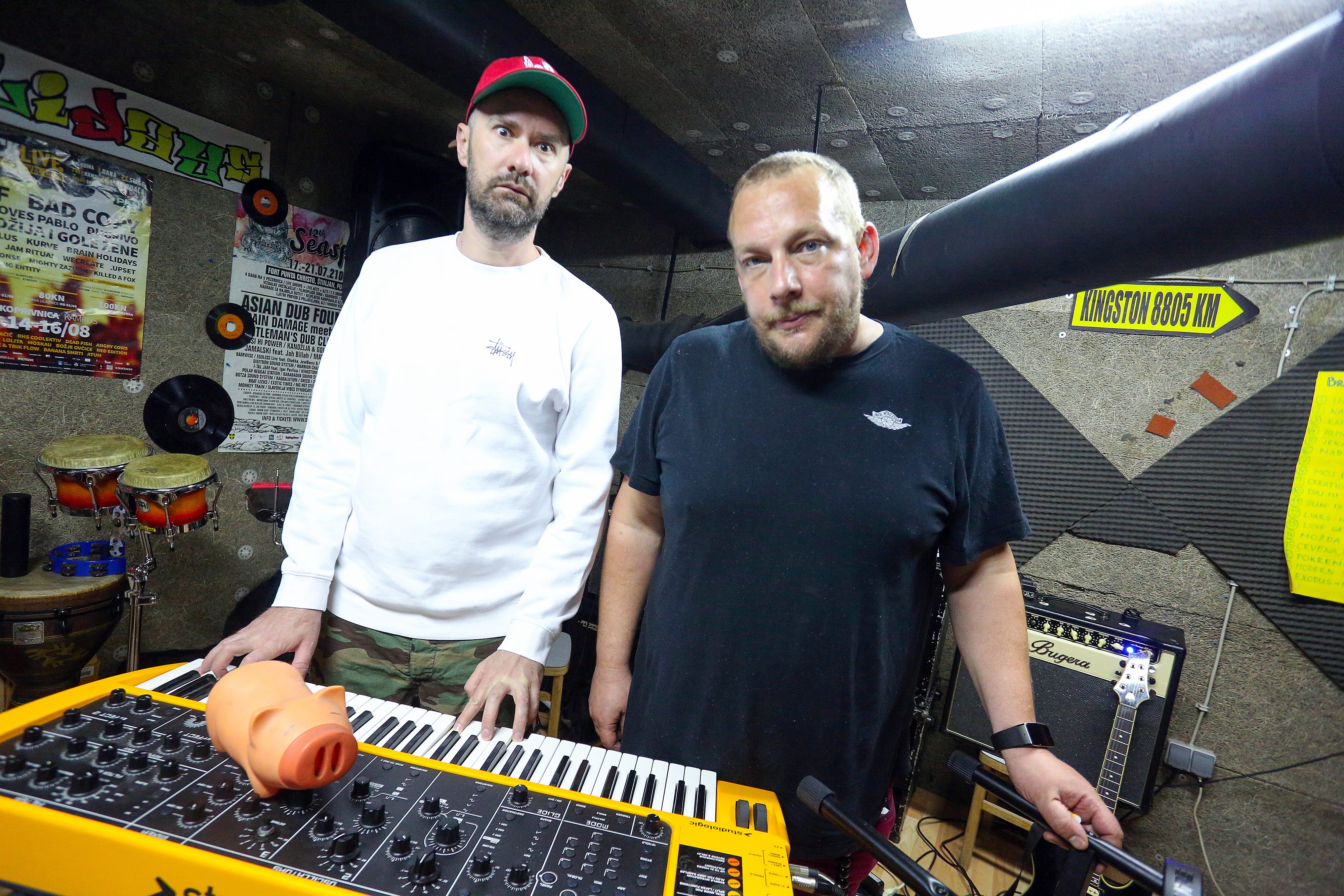 Baby Dooks i Bizzo na probi u garaži uoči nastupa u Vintage Industrial Baru