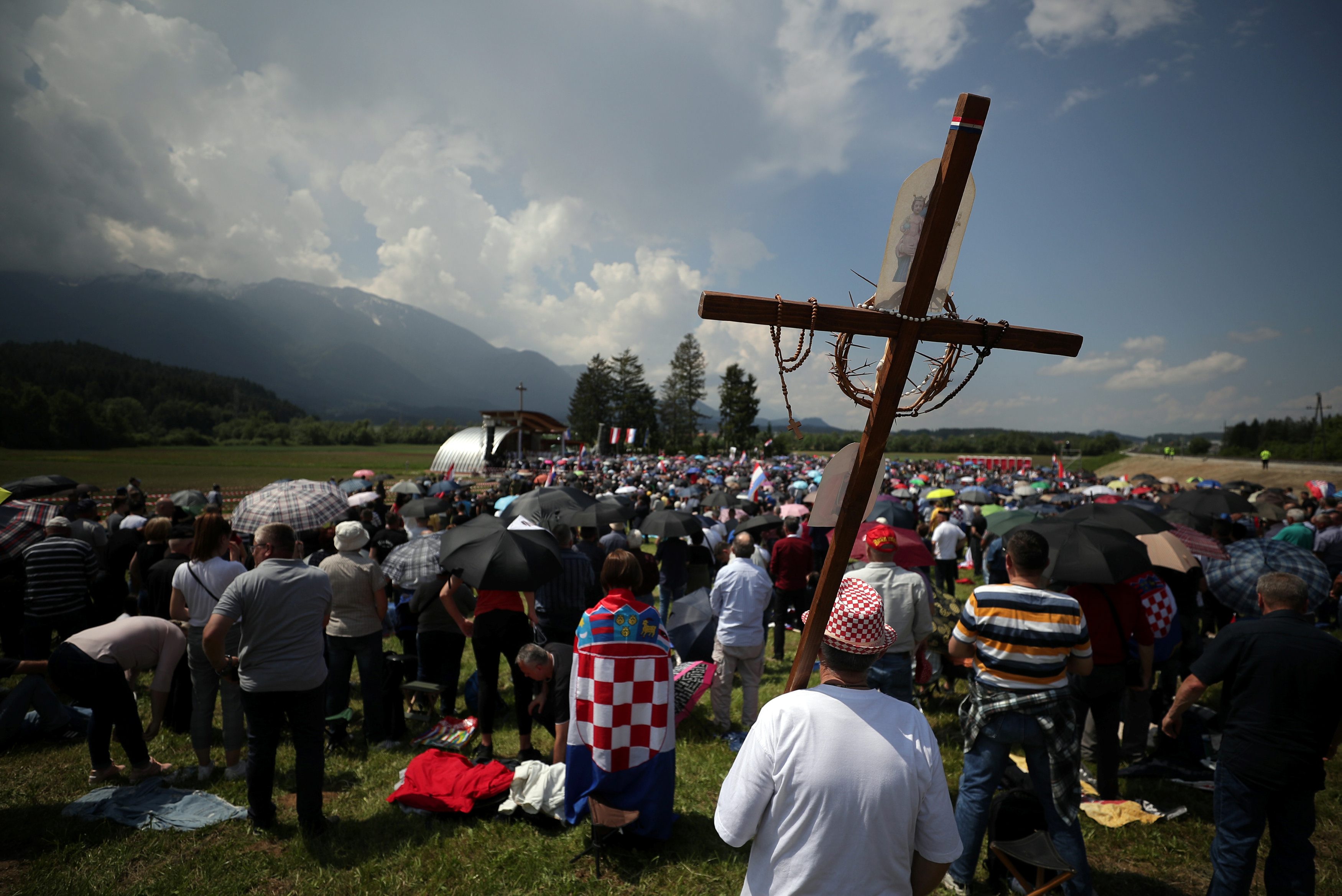 2018-05-12T113853Z_1043817760_RC1E8E3AAC80_RTRMADP_3_AUSTRIA-CROATIA-WW2-MEMORIAL