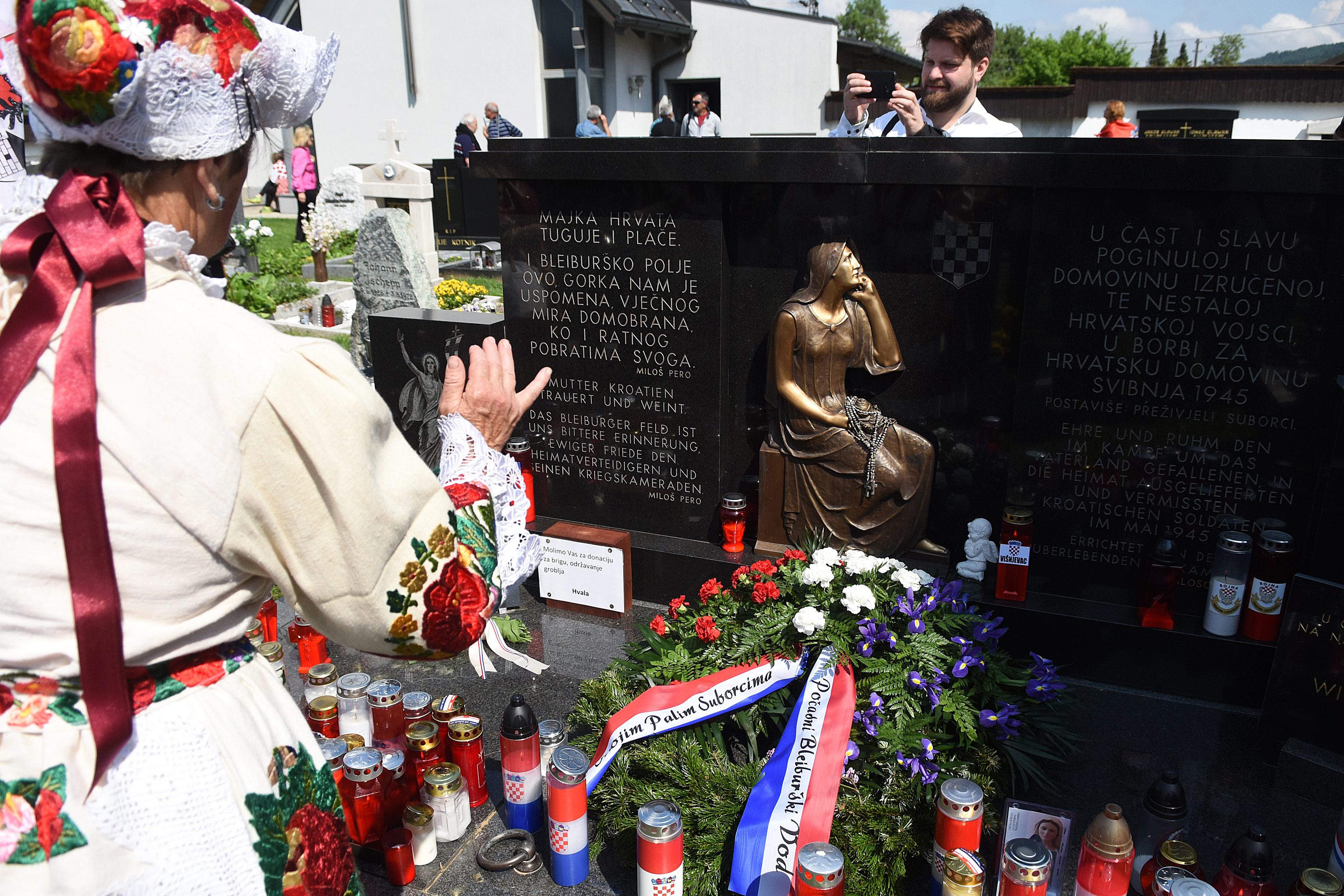 Sudionici komemoracije na groblju u Bleiburgu