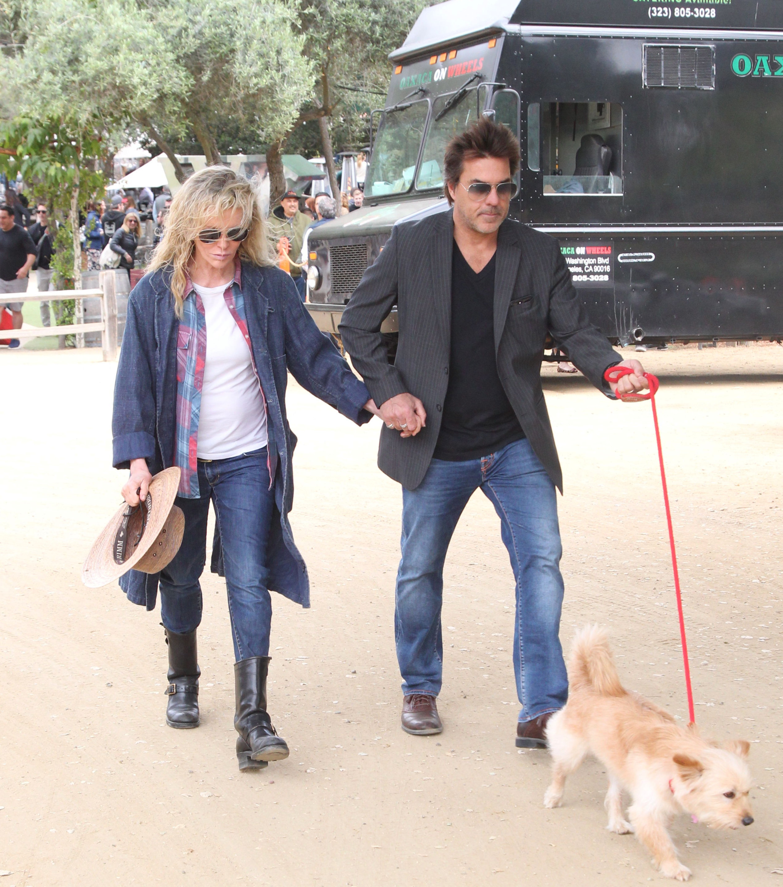 x17_kim_basinger_mitch_exc_051318_10