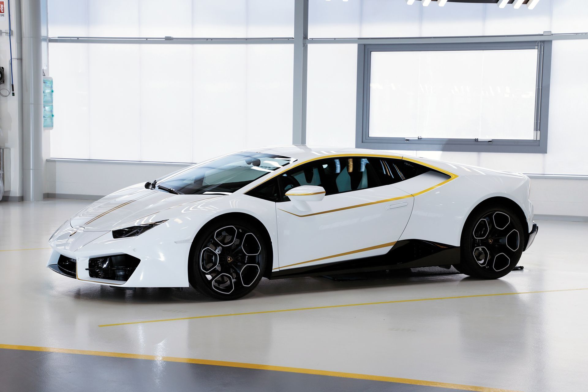 Pope-Lamborghini-Huracan-4