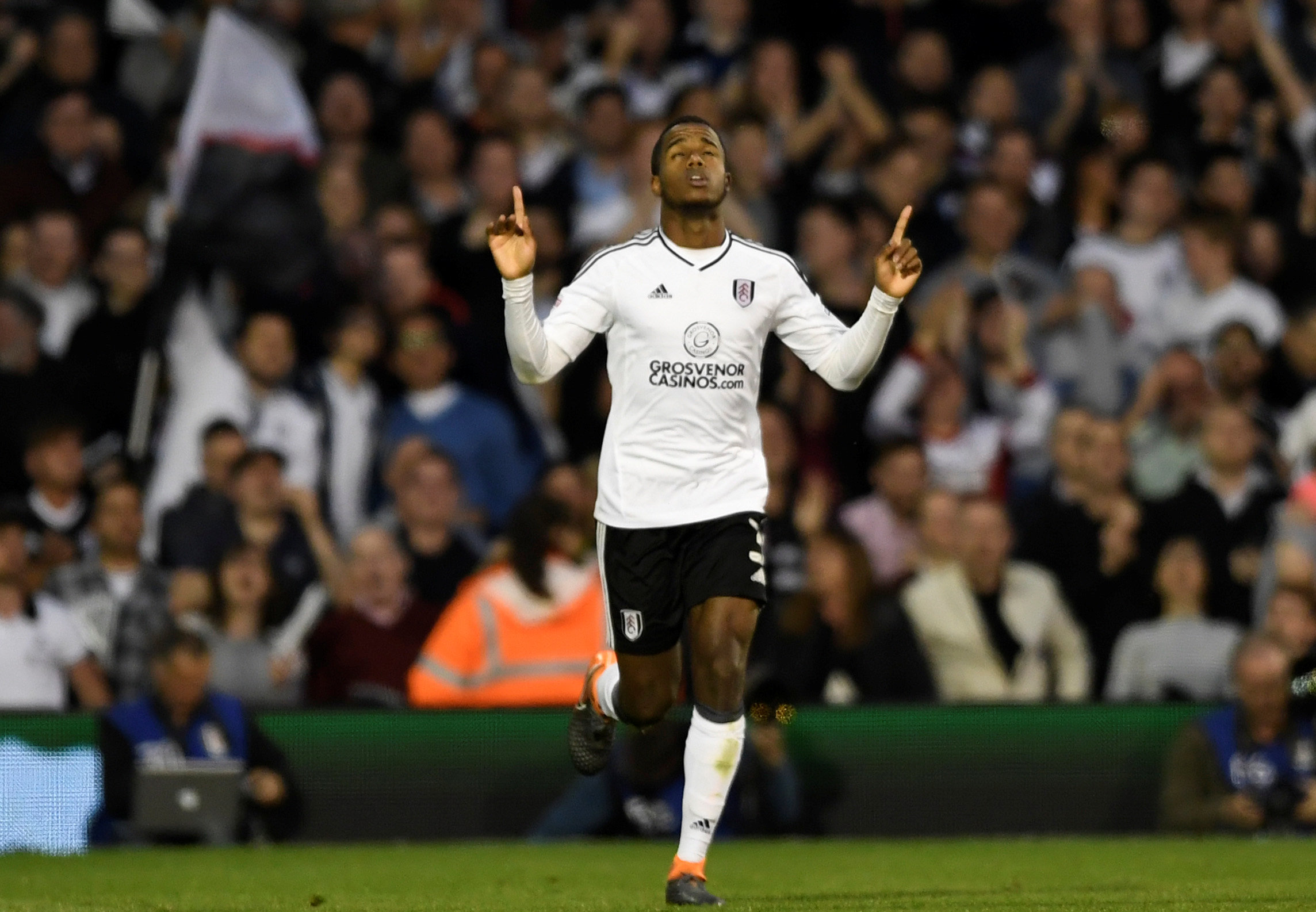 2018-05-14T195404Z_1741714723_RC1695BF0250_RTRMADP_3_SOCCER-ENGLAND-FUL-DRB