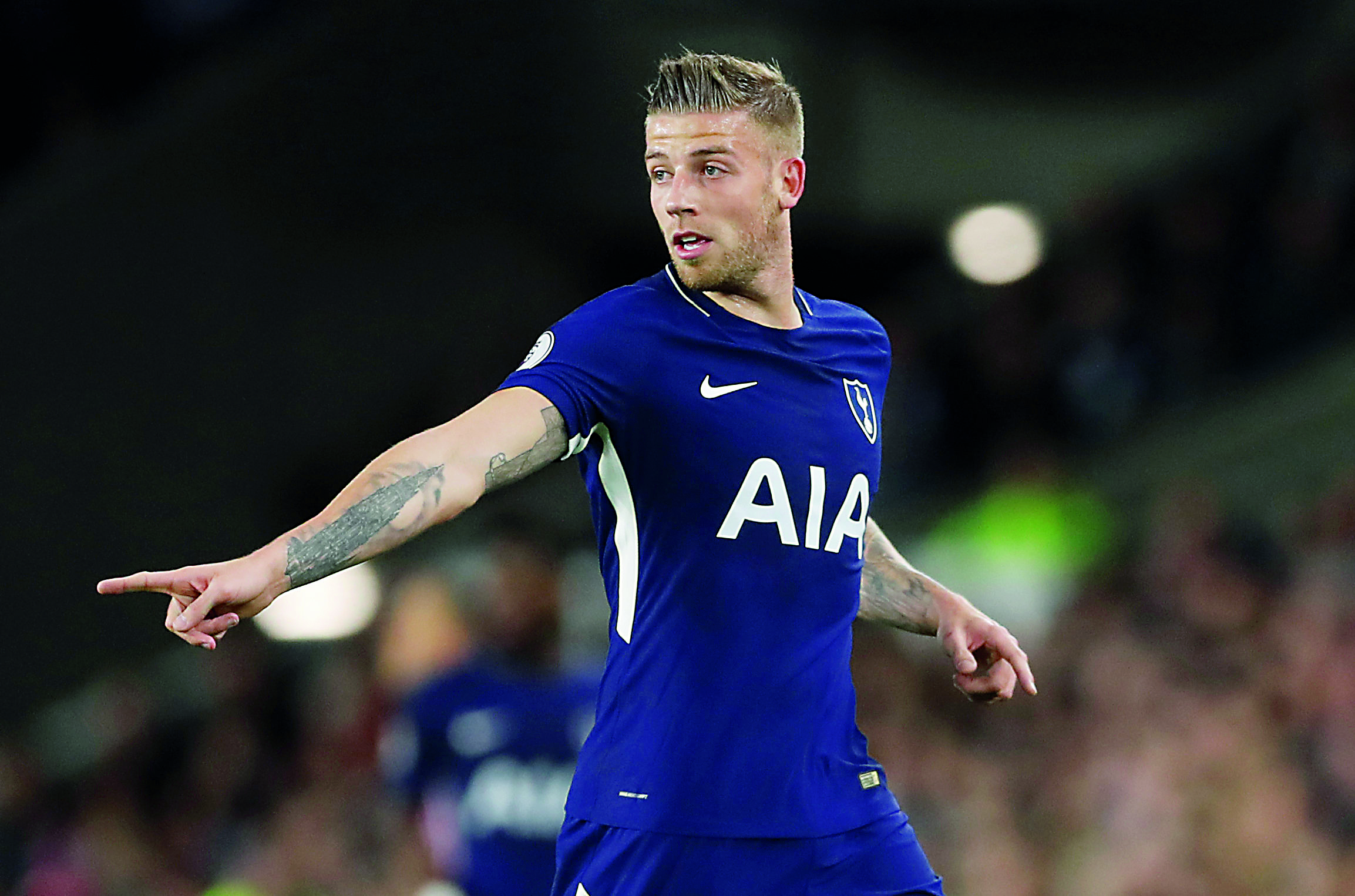 2018-04-17T192136Z_1310841735_RC1E44397D40_RTRMADP_3_SOCCER-ENGLAND-BRH-TOT_copy