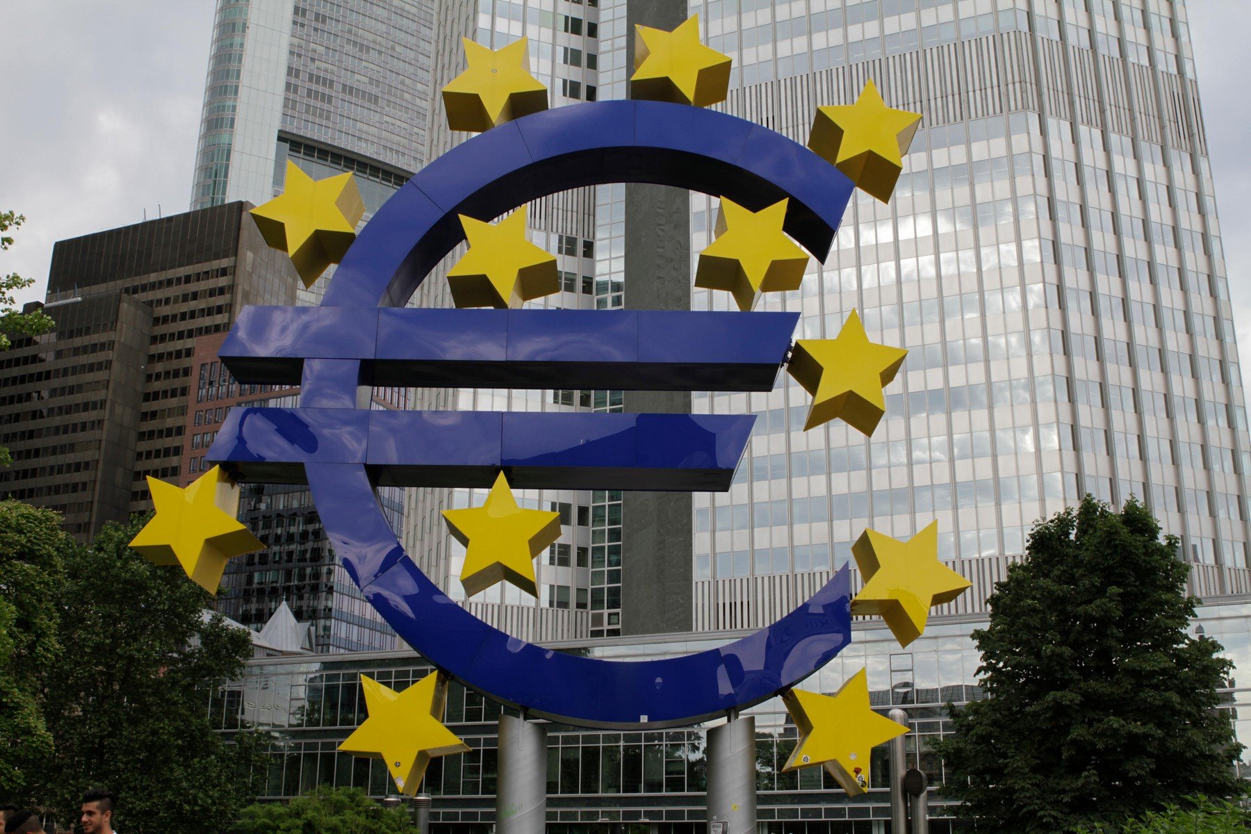 Euro-Sculptura ispred bivšeg sjedišta ECB-a u Frankfurtu