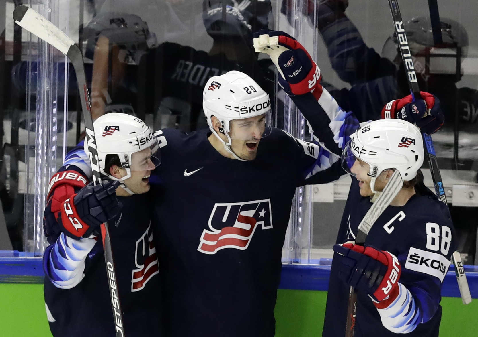 2018-05-20T163043Z_887994406_UP1EE5K19V6RT_RTRMADP_3_ICEHOCKEY-WORLD-USA-CAN