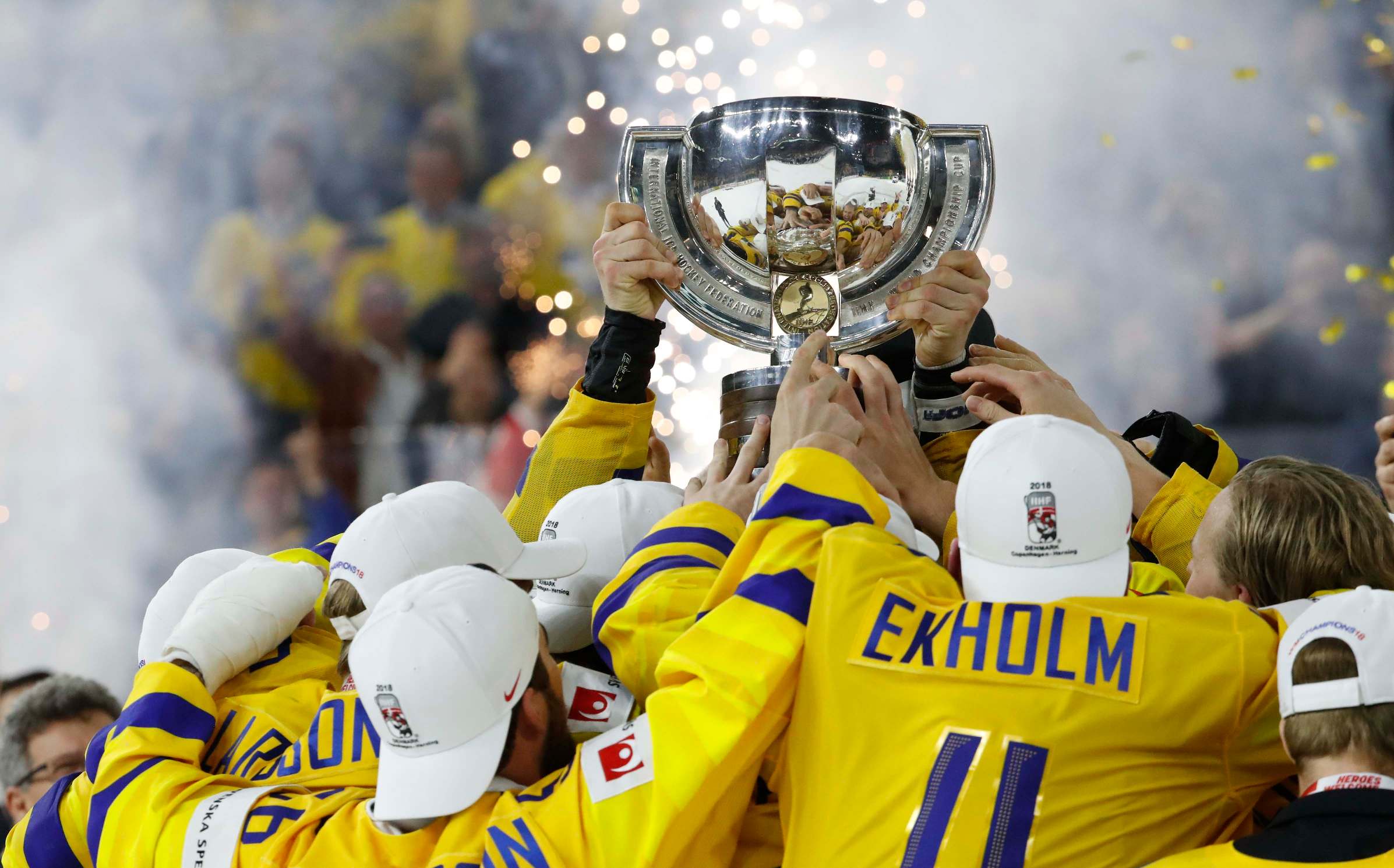 2018-05-20T213819Z_1956585254_UP1EE5K1O3U1B_RTRMADP_3_ICEHOCKEY-WORLD-SWE-SUI