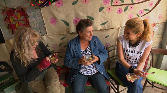 Višnja sa svojom i Igorovom majkom