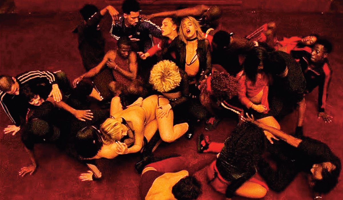 Noeov film temelji se na (navodno) istinitoj epizodi iz 1996., kad je jedan francuski plesni ansambl slavio premijeru tulumom s puno alkohola. Netko je, međutim, u piće smiješao LSD, što je rezultiralo masovnim tripovanjem