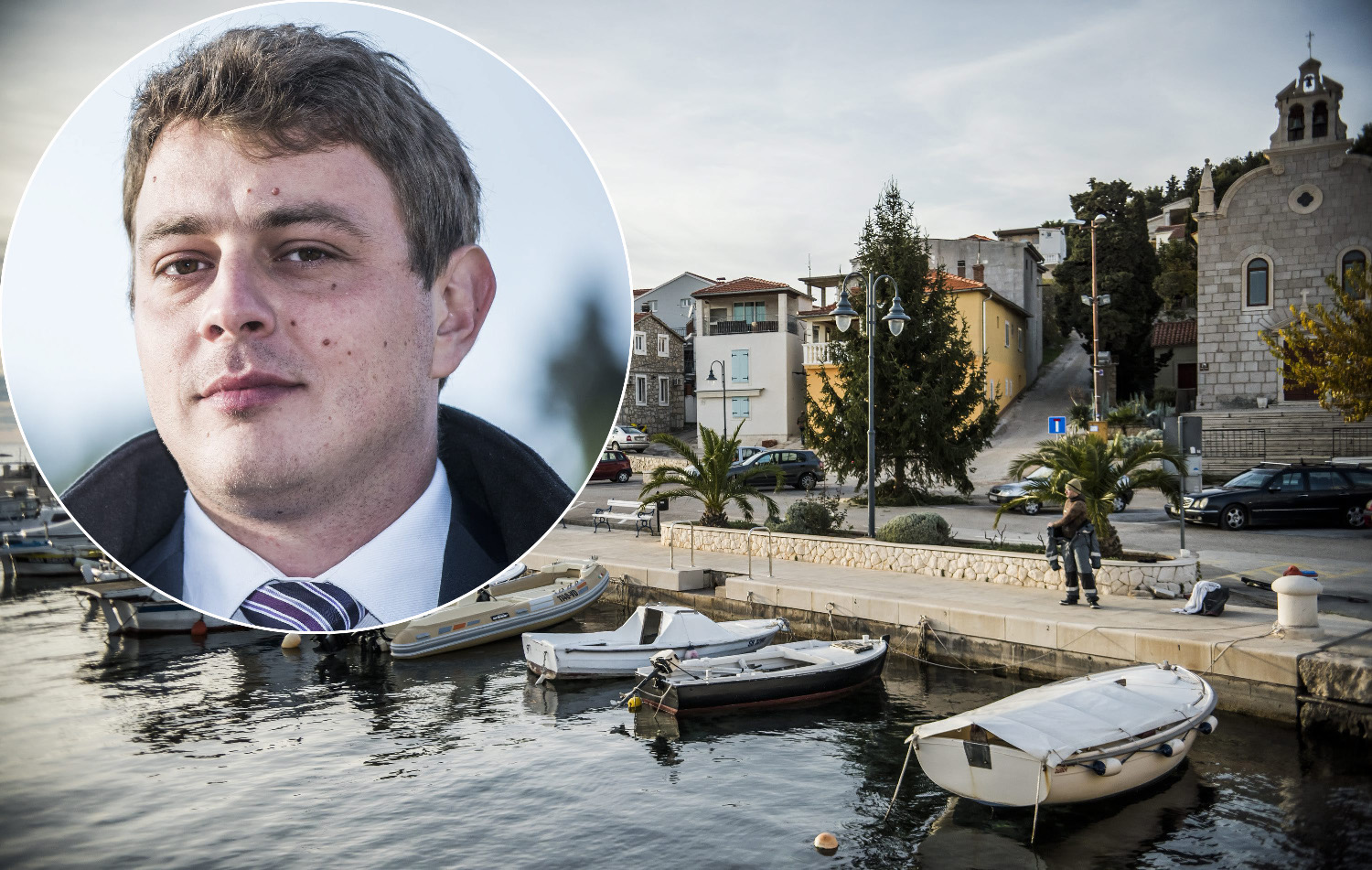 Načelnik općine Marko Grubelić (u krugu) te mjesto Tribunj